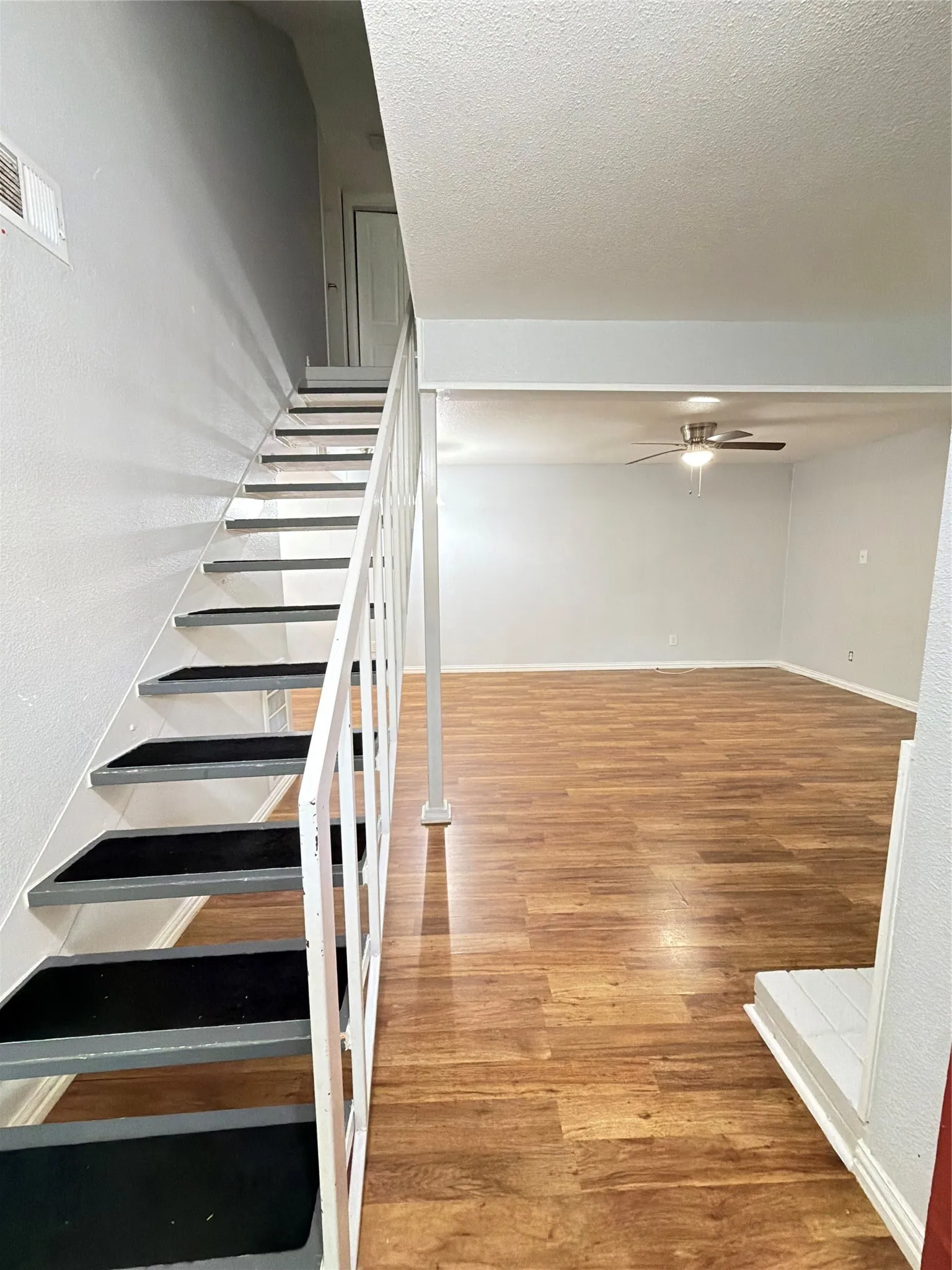 Condominium For Sale in Dallas County , 3121 Park Lane 1095, Dallas, Texas 75220, 2 Bedroom, 2 Bathroom, Garage spaces, 970 Sqft, built in 1969, mls#21410240, Real Estate Agent in Dallas, Homes For Sale in Dallas county, Homes For Sale in Dallas, Realtor in Dallas Texas, Real Estate Brokerage Independent Realty Texas, Luminita Cordes Realtor