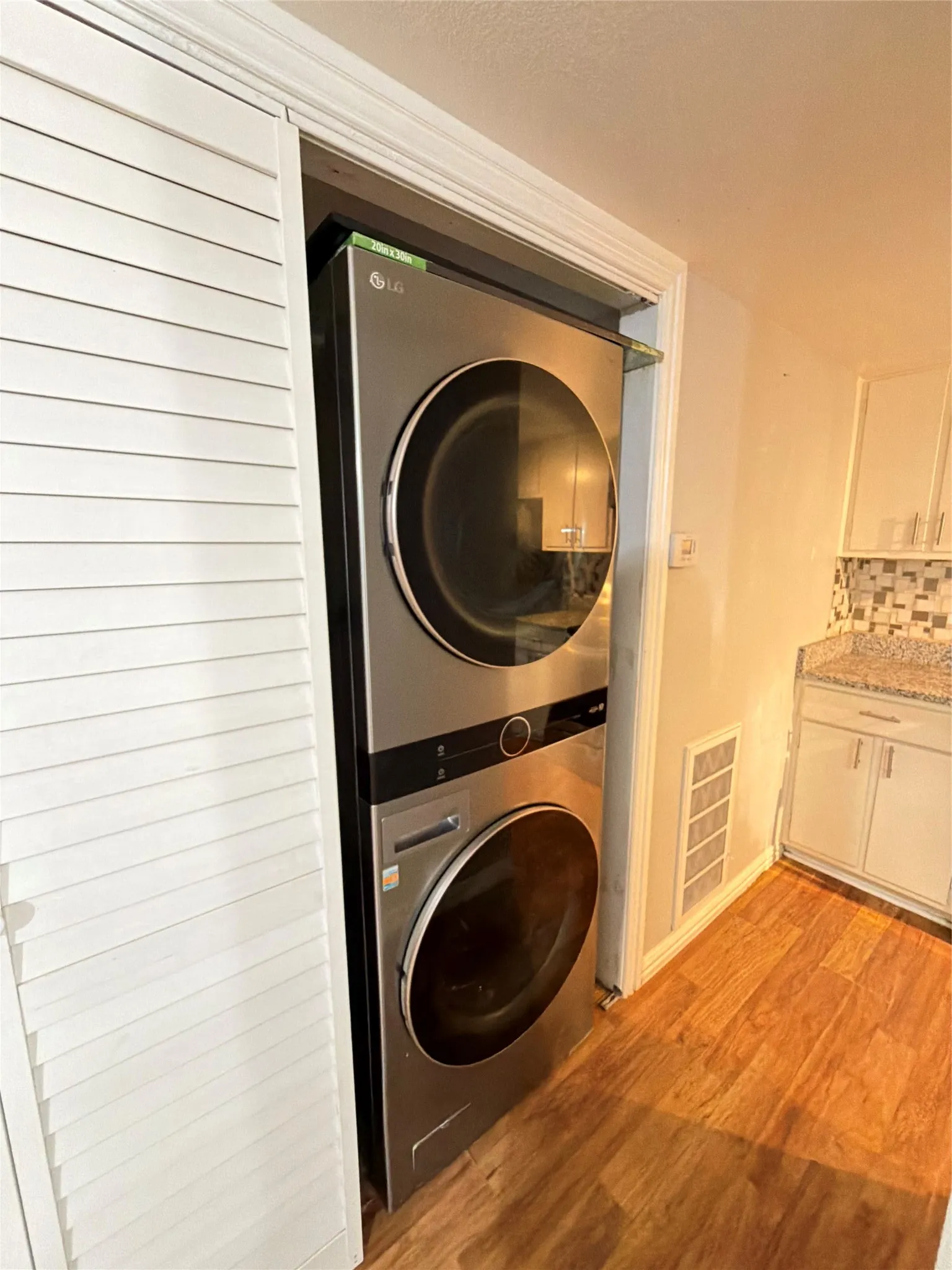 Condominium For Sale in Dallas County , 3121 Park Lane 1095, Dallas, Texas 75220, 2 Bedroom, 2 Bathroom, Garage spaces, 970 Sqft, built in 1969, mls#21410240, Real Estate Agent in Dallas, Homes For Sale in Dallas county, Homes For Sale in Dallas, Realtor in Dallas Texas, Real Estate Brokerage Independent Realty Texas, Luminita Cordes Realtor