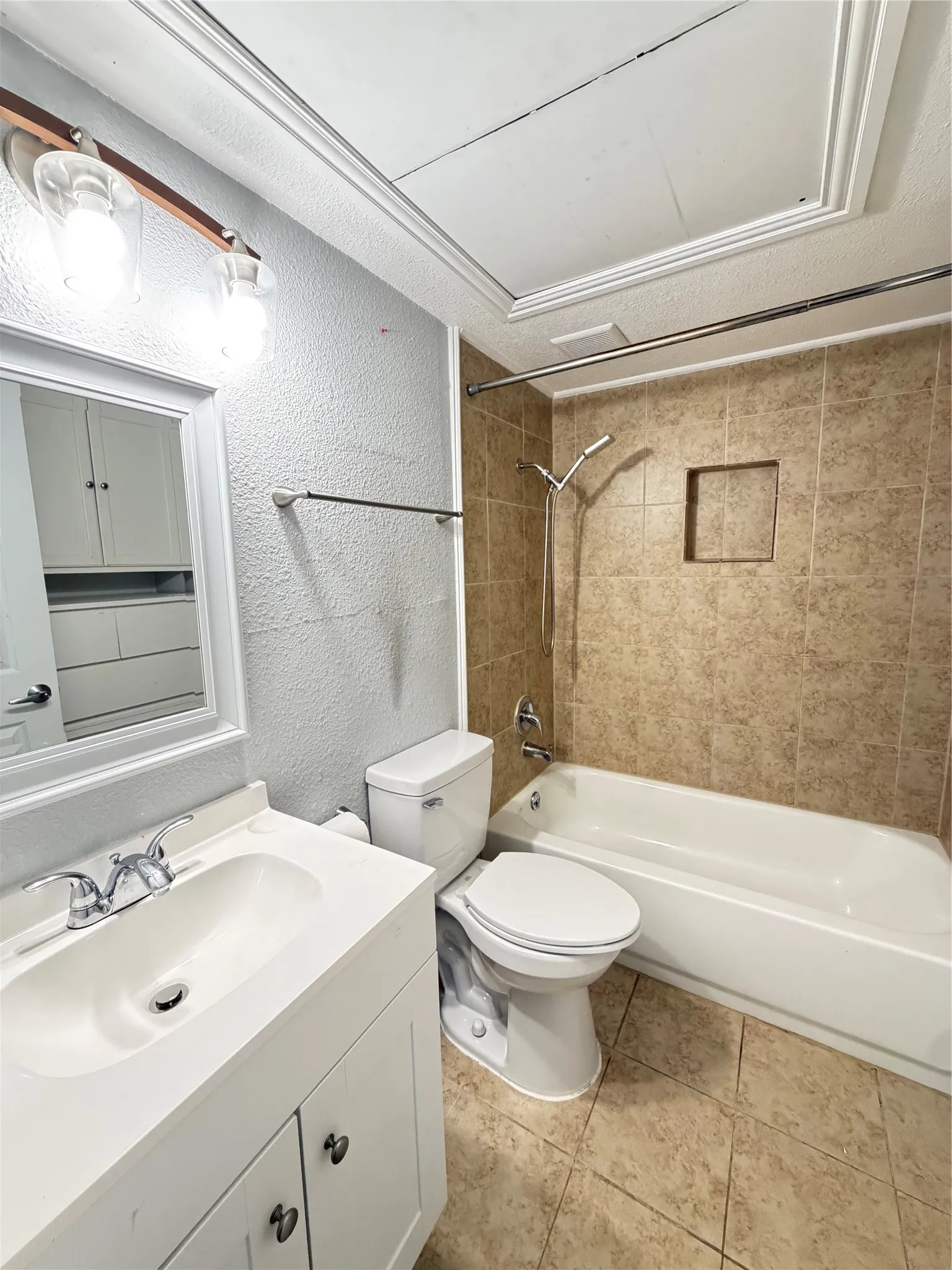 Condominium For Sale in Dallas County , 3121 Park Lane 1095, Dallas, Texas 75220, 2 Bedroom, 2 Bathroom, Garage spaces, 970 Sqft, built in 1969, mls#21410240, Real Estate Agent in Dallas, Homes For Sale in Dallas county, Homes For Sale in Dallas, Realtor in Dallas Texas, Real Estate Brokerage Independent Realty Texas, Luminita Cordes Realtor