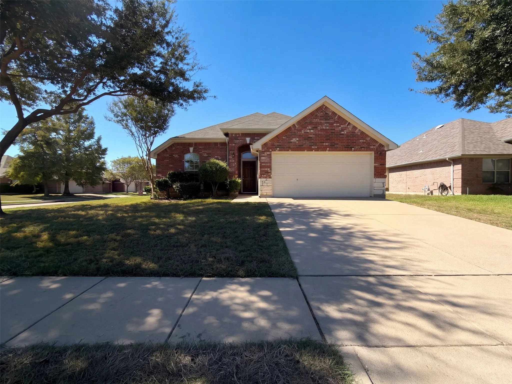 Single Family Residence For Sale in Dallas County , 5327 Lake Gardens Drive, Grand Prairie, Texas 75052, 4 Bedroom, 2 Bathroom, 2 Garage spaces, 2,004 Sqft, built in 2005, mls#21407921, Real Estate Agent in Grand Prairie, Homes For Sale in Dallas county, Homes For Sale in Grand Prairie, Realtor in Grand Prairie Texas, Real Estate Brokerage Independent Realty Texas, Luminita Cordes Realtor