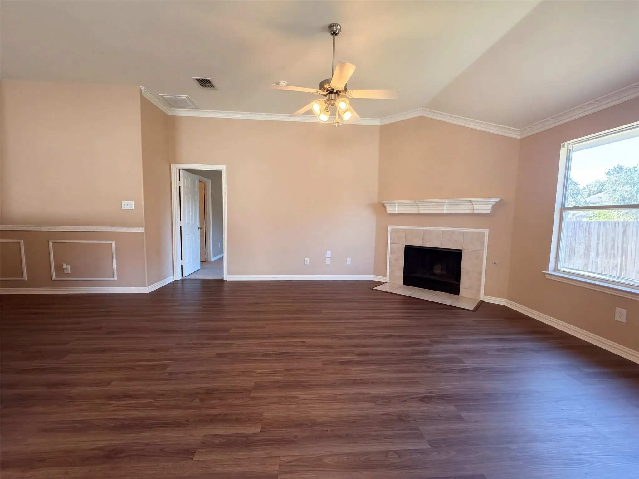 Single Family Residence For Sale in Dallas County , 5327 Lake Gardens Drive, Grand Prairie, Texas 75052, 4 Bedroom, 2 Bathroom, 2 Garage spaces, 2,004 Sqft, built in 2005, mls#21407921, Real Estate Agent in Grand Prairie, Homes For Sale in Dallas county, Homes For Sale in Grand Prairie, Realtor in Grand Prairie Texas, Real Estate Brokerage Independent Realty Texas, Luminita Cordes Realtor