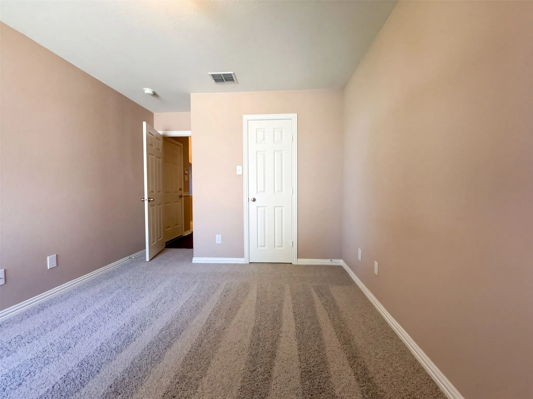 Single Family Residence For Sale in Dallas County , 5327 Lake Gardens Drive, Grand Prairie, Texas 75052, 4 Bedroom, 2 Bathroom, 2 Garage spaces, 2,004 Sqft, built in 2005, mls#21407921, Real Estate Agent in Grand Prairie, Homes For Sale in Dallas county, Homes For Sale in Grand Prairie, Realtor in Grand Prairie Texas, Real Estate Brokerage Independent Realty Texas, Luminita Cordes Realtor