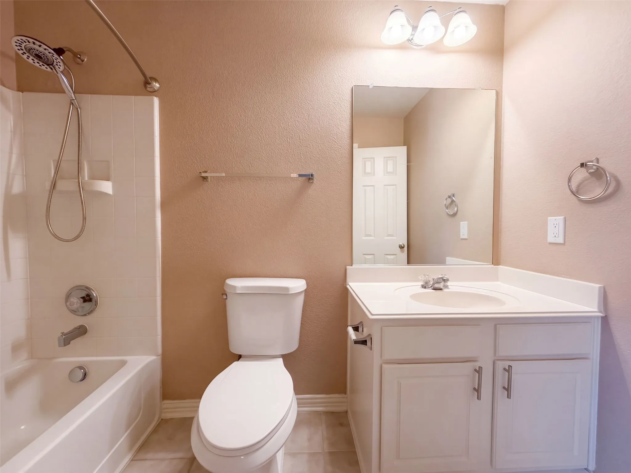 Single Family Residence For Sale in Dallas County , 5327 Lake Gardens Drive, Grand Prairie, Texas 75052, 4 Bedroom, 2 Bathroom, 2 Garage spaces, 2,004 Sqft, built in 2005, mls#21407921, Real Estate Agent in Grand Prairie, Homes For Sale in Dallas county, Homes For Sale in Grand Prairie, Realtor in Grand Prairie Texas, Real Estate Brokerage Independent Realty Texas, Luminita Cordes Realtor