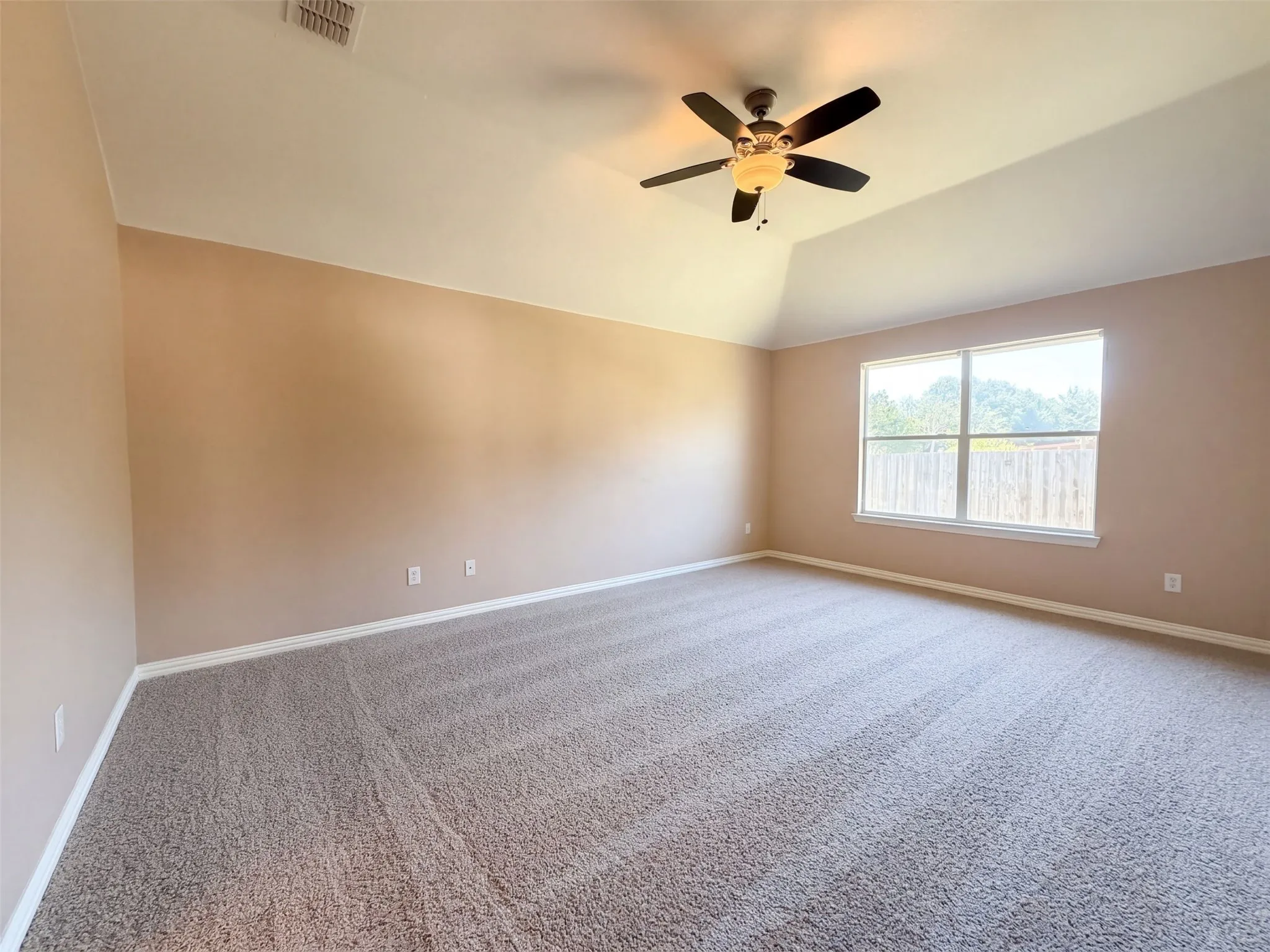 Single Family Residence For Sale in Dallas County , 5327 Lake Gardens Drive, Grand Prairie, Texas 75052, 4 Bedroom, 2 Bathroom, 2 Garage spaces, 2,004 Sqft, built in 2005, mls#21407921, Real Estate Agent in Grand Prairie, Homes For Sale in Dallas county, Homes For Sale in Grand Prairie, Realtor in Grand Prairie Texas, Real Estate Brokerage Independent Realty Texas, Luminita Cordes Realtor