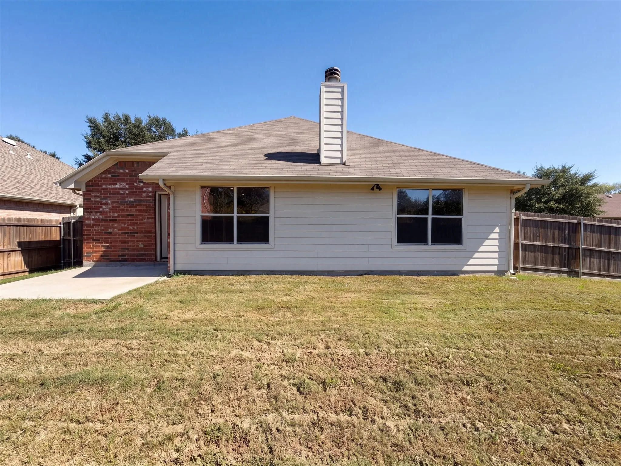 Single Family Residence For Sale in Dallas County , 5327 Lake Gardens Drive, Grand Prairie, Texas 75052, 4 Bedroom, 2 Bathroom, 2 Garage spaces, 2,004 Sqft, built in 2005, mls#21407921, Real Estate Agent in Grand Prairie, Homes For Sale in Dallas county, Homes For Sale in Grand Prairie, Realtor in Grand Prairie Texas, Real Estate Brokerage Independent Realty Texas, Luminita Cordes Realtor