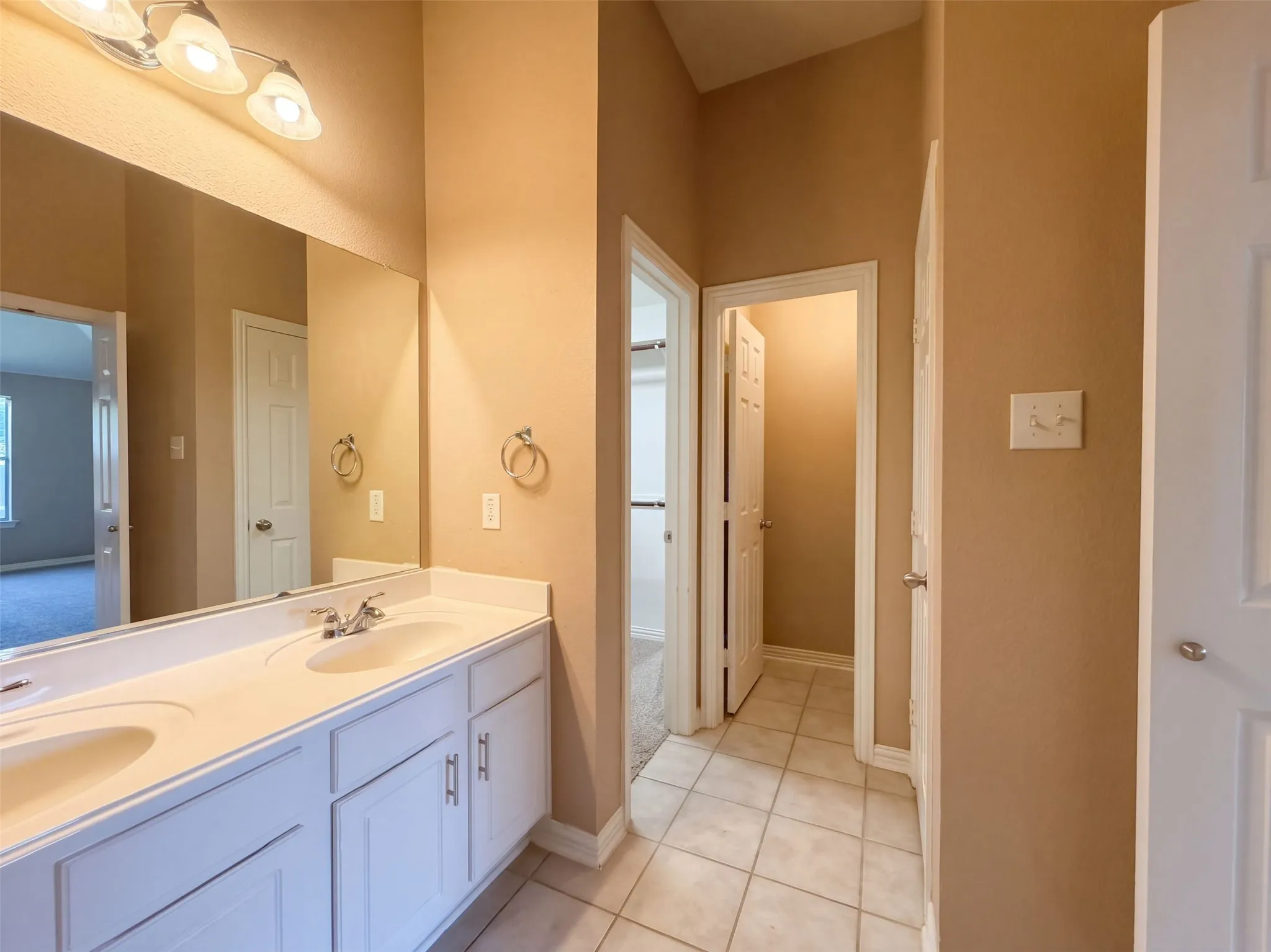 Single Family Residence For Sale in Dallas County , 5327 Lake Gardens Drive, Grand Prairie, Texas 75052, 4 Bedroom, 2 Bathroom, 2 Garage spaces, 2,004 Sqft, built in 2005, mls#21407921, Real Estate Agent in Grand Prairie, Homes For Sale in Dallas county, Homes For Sale in Grand Prairie, Realtor in Grand Prairie Texas, Real Estate Brokerage Independent Realty Texas, Luminita Cordes Realtor