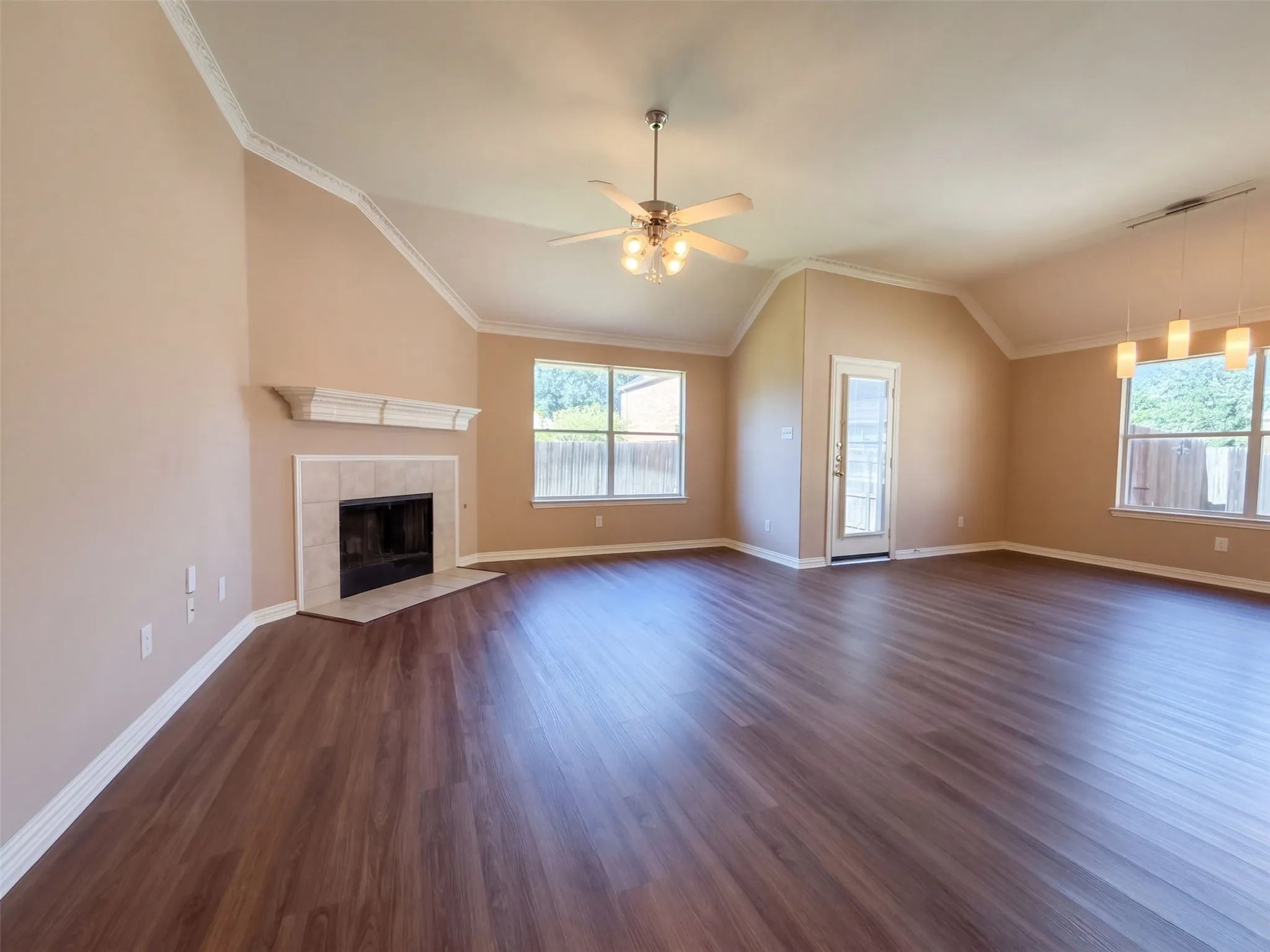 Single Family Residence For Sale in Dallas County , 5327 Lake Gardens Drive, Grand Prairie, Texas 75052, 4 Bedroom, 2 Bathroom, 2 Garage spaces, 2,004 Sqft, built in 2005, mls#21407921, Real Estate Agent in Grand Prairie, Homes For Sale in Dallas county, Homes For Sale in Grand Prairie, Realtor in Grand Prairie Texas, Real Estate Brokerage Independent Realty Texas, Luminita Cordes Realtor