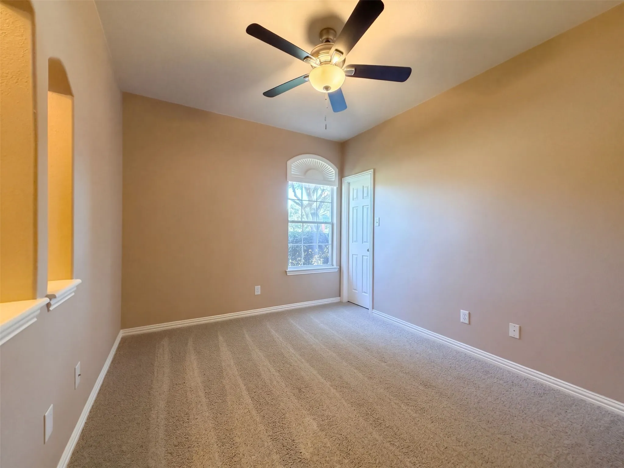 Single Family Residence For Sale in Dallas County , 5327 Lake Gardens Drive, Grand Prairie, Texas 75052, 4 Bedroom, 2 Bathroom, 2 Garage spaces, 2,004 Sqft, built in 2005, mls#21407921, Real Estate Agent in Grand Prairie, Homes For Sale in Dallas county, Homes For Sale in Grand Prairie, Realtor in Grand Prairie Texas, Real Estate Brokerage Independent Realty Texas, Luminita Cordes Realtor