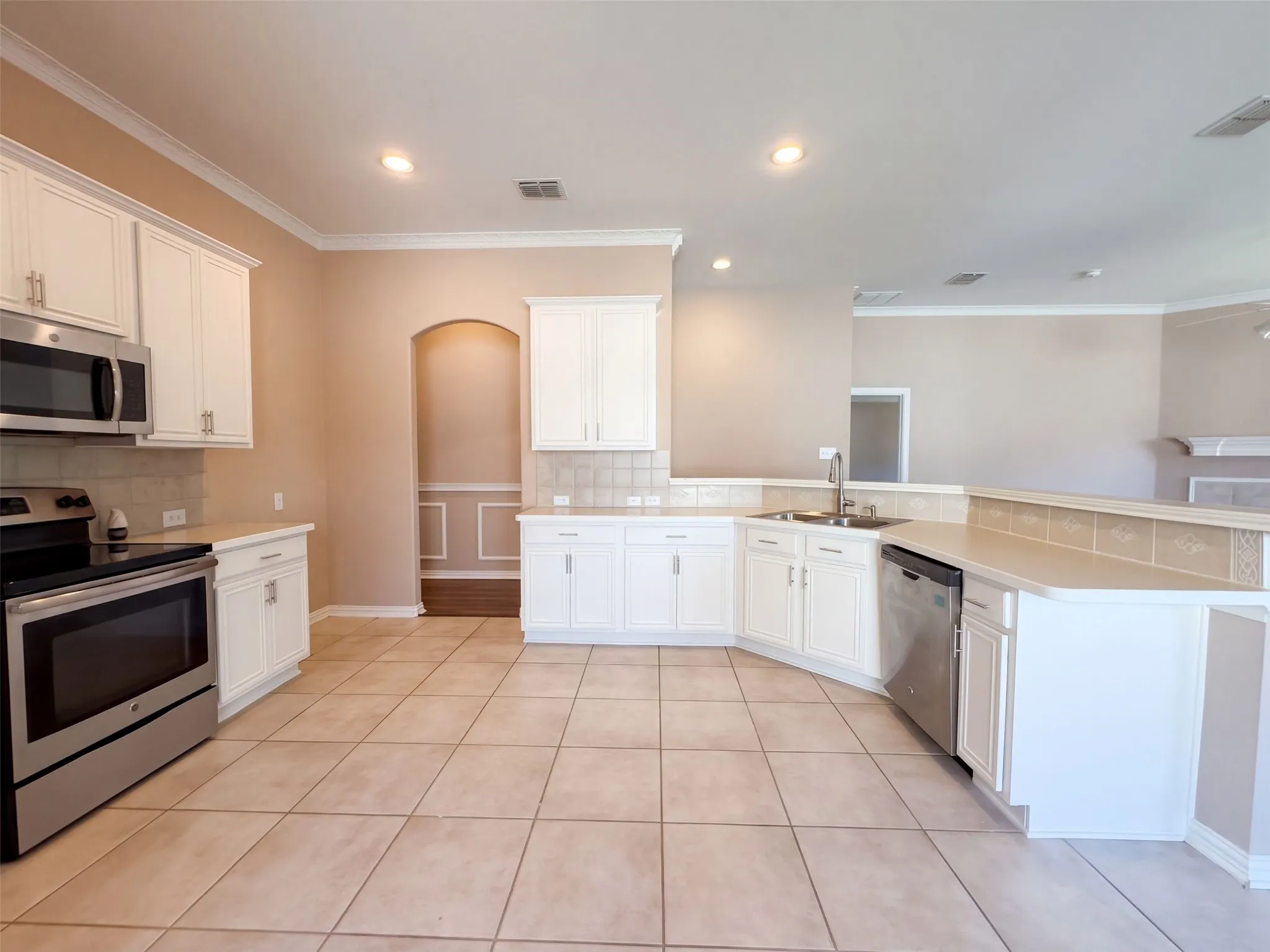 Single Family Residence For Sale in Dallas County , 5327 Lake Gardens Drive, Grand Prairie, Texas 75052, 4 Bedroom, 2 Bathroom, 2 Garage spaces, 2,004 Sqft, built in 2005, mls#21407921, Real Estate Agent in Grand Prairie, Homes For Sale in Dallas county, Homes For Sale in Grand Prairie, Realtor in Grand Prairie Texas, Real Estate Brokerage Independent Realty Texas, Luminita Cordes Realtor