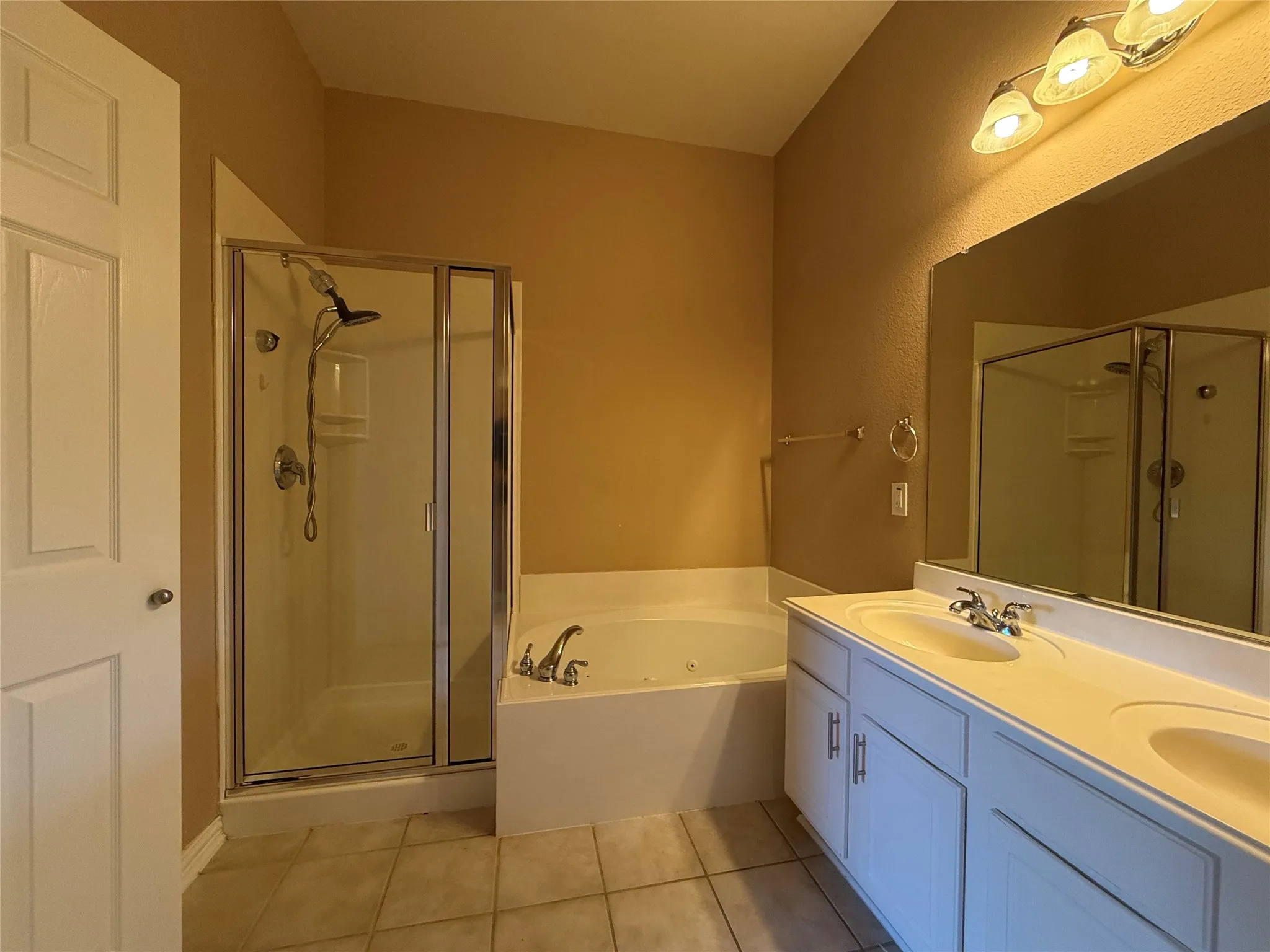 Single Family Residence For Sale in Dallas County , 5327 Lake Gardens Drive, Grand Prairie, Texas 75052, 4 Bedroom, 2 Bathroom, 2 Garage spaces, 2,004 Sqft, built in 2005, mls#21407921, Real Estate Agent in Grand Prairie, Homes For Sale in Dallas county, Homes For Sale in Grand Prairie, Realtor in Grand Prairie Texas, Real Estate Brokerage Independent Realty Texas, Luminita Cordes Realtor