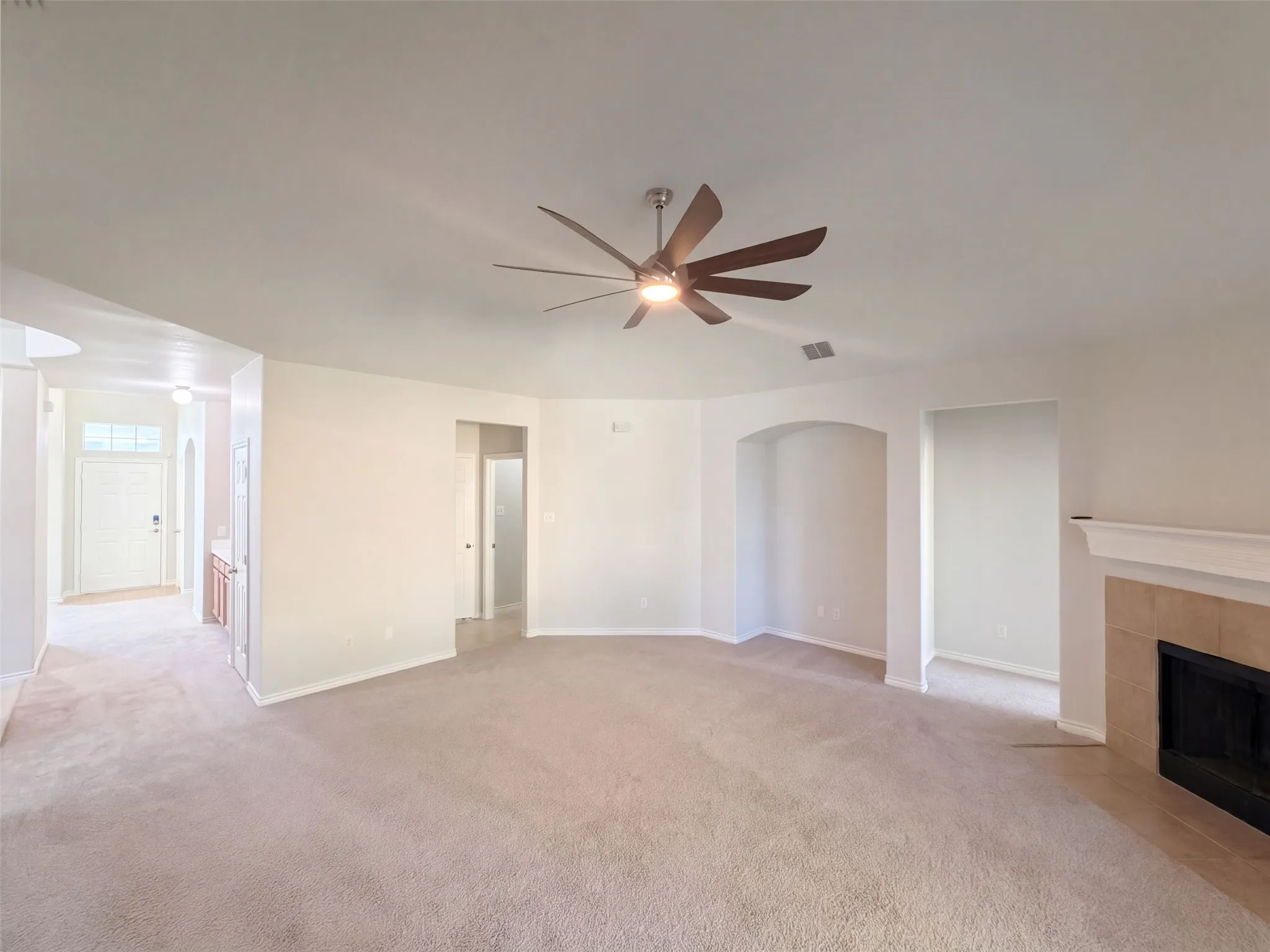 Single Family Residence For Sale in Denton County , 2309 Windsor Farms Drive, Denton, Texas 76207, 3 Bedroom, 2 Bathroom, 2 Garage spaces, 1,705 Sqft, built in 2006, mls#21410184, Real Estate Agent in Denton, Homes For Sale in Denton county, Homes For Sale in Denton, Realtor in Denton Texas, Real Estate Brokerage Independent Realty Texas, Luminita Cordes Realtor