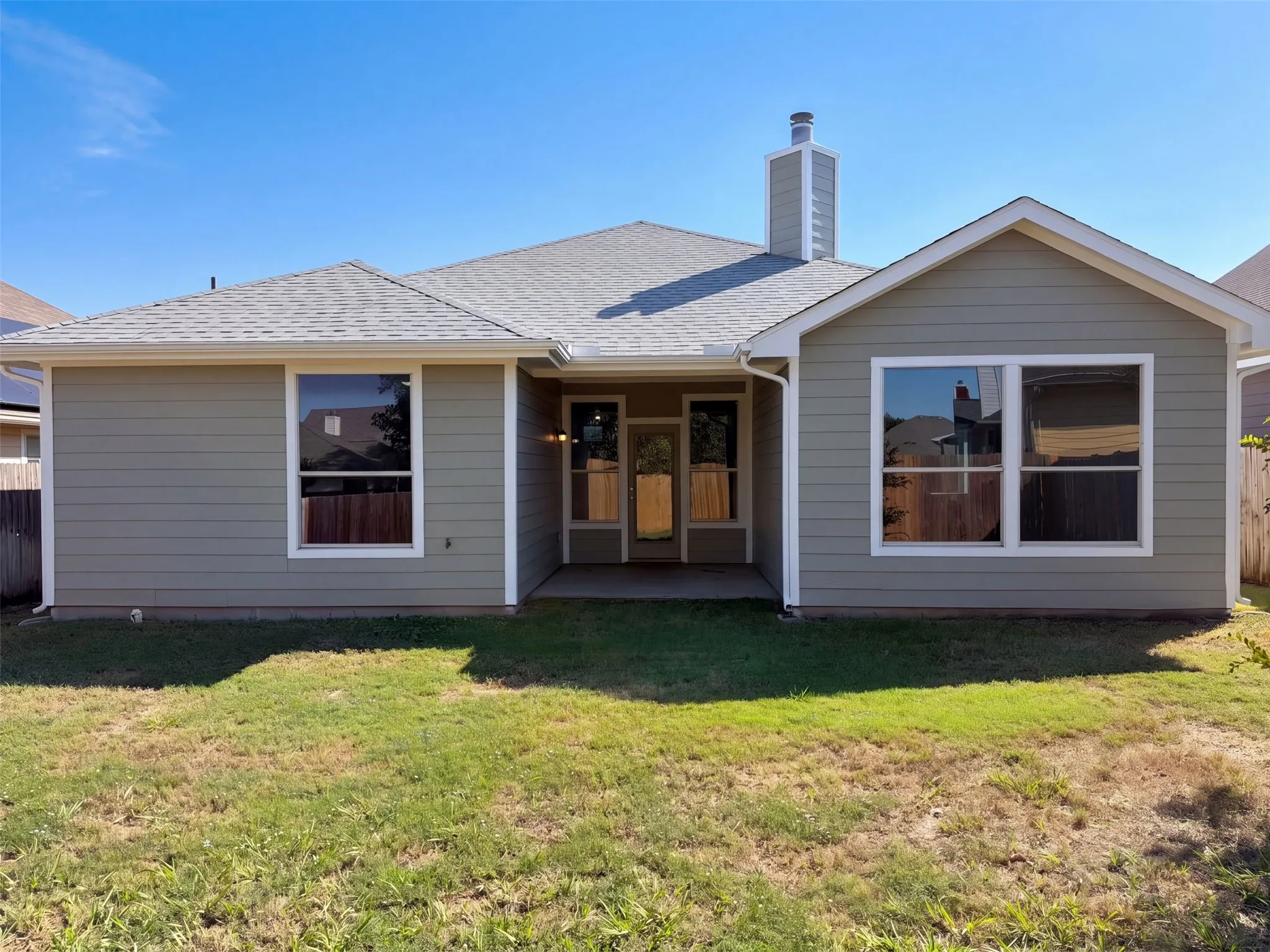Single Family Residence For Sale in Denton County , 2309 Windsor Farms Drive, Denton, Texas 76207, 3 Bedroom, 2 Bathroom, 2 Garage spaces, 1,705 Sqft, built in 2006, mls#21410184, Real Estate Agent in Denton, Homes For Sale in Denton county, Homes For Sale in Denton, Realtor in Denton Texas, Real Estate Brokerage Independent Realty Texas, Luminita Cordes Realtor