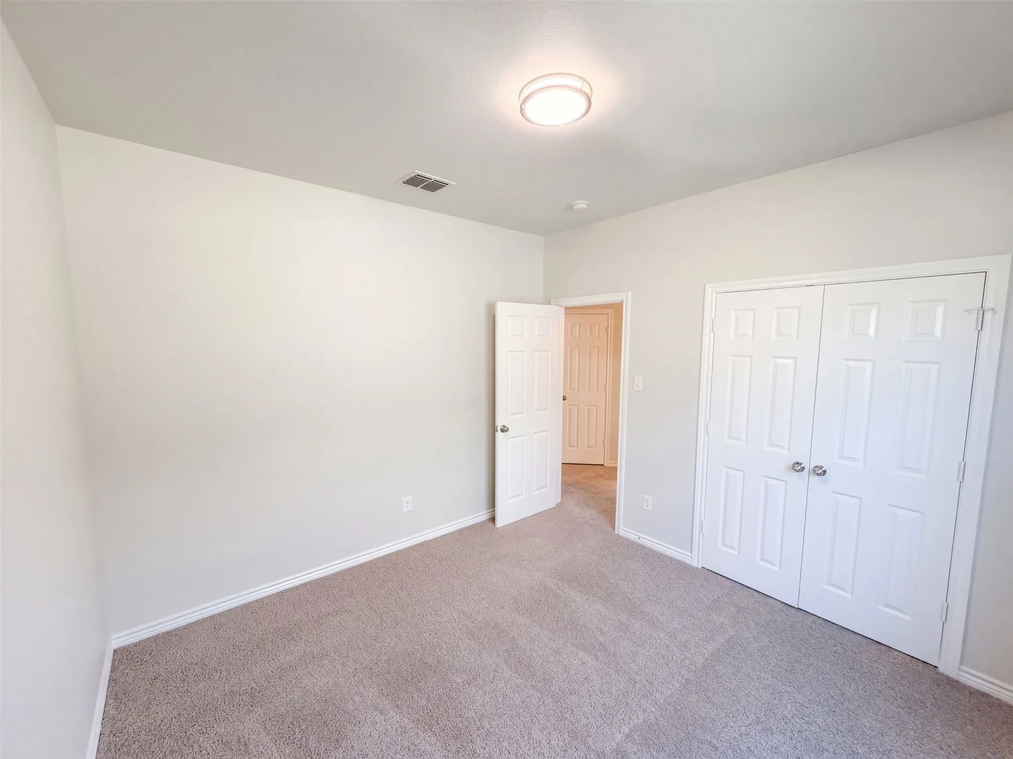 Single Family Residence For Sale in Denton County , 2309 Windsor Farms Drive, Denton, Texas 76207, 3 Bedroom, 2 Bathroom, 2 Garage spaces, 1,705 Sqft, built in 2006, mls#21410184, Real Estate Agent in Denton, Homes For Sale in Denton county, Homes For Sale in Denton, Realtor in Denton Texas, Real Estate Brokerage Independent Realty Texas, Luminita Cordes Realtor