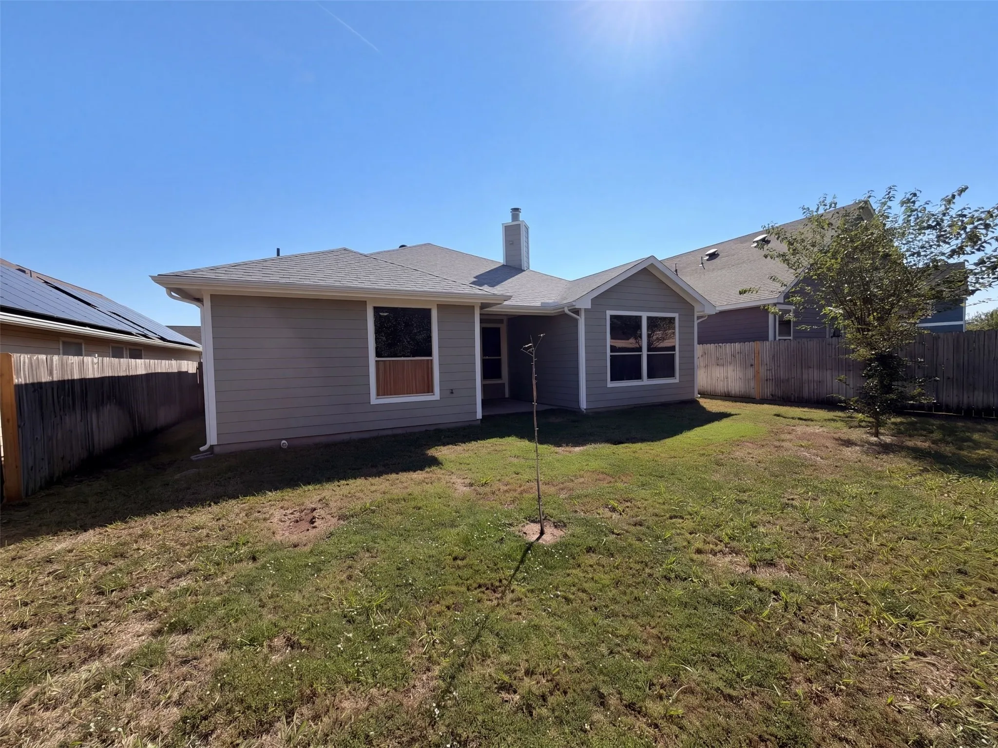 Single Family Residence For Sale in Denton County , 2309 Windsor Farms Drive, Denton, Texas 76207, 3 Bedroom, 2 Bathroom, 2 Garage spaces, 1,705 Sqft, built in 2006, mls#21410184, Real Estate Agent in Denton, Homes For Sale in Denton county, Homes For Sale in Denton, Realtor in Denton Texas, Real Estate Brokerage Independent Realty Texas, Luminita Cordes Realtor