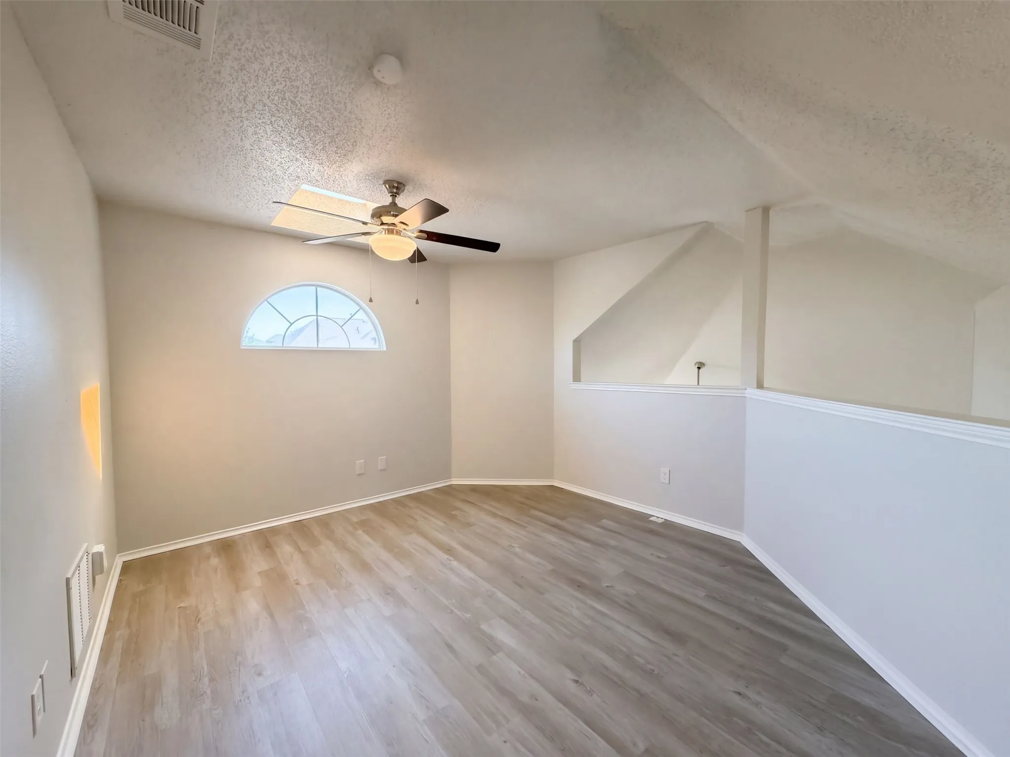Single Family Residence For Sale in Dallas County , 708 Fall Wheat Drive, De Soto, Texas 75115, 3 Bedroom, 4 Bathroom, 2 Garage spaces, 2,130 Sqft, built in 1990, mls#21410165, Real Estate Agent in De Soto, Homes For Sale in Dallas county, Homes For Sale in De Soto, Realtor in De Soto Texas, Real Estate Brokerage Independent Realty Texas, Luminita Cordes Realtor