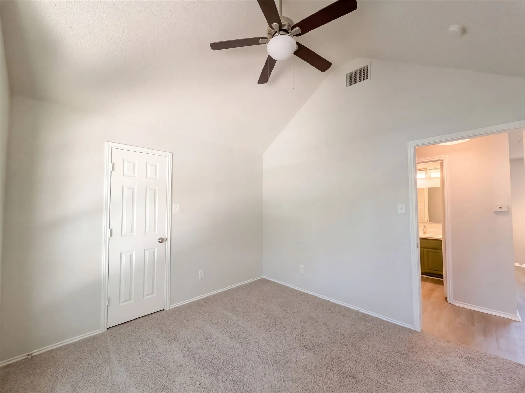 Single Family Residence For Sale in Dallas County , 708 Fall Wheat Drive, De Soto, Texas 75115, 3 Bedroom, 4 Bathroom, 2 Garage spaces, 2,130 Sqft, built in 1990, mls#21410165, Real Estate Agent in De Soto, Homes For Sale in Dallas county, Homes For Sale in De Soto, Realtor in De Soto Texas, Real Estate Brokerage Independent Realty Texas, Luminita Cordes Realtor