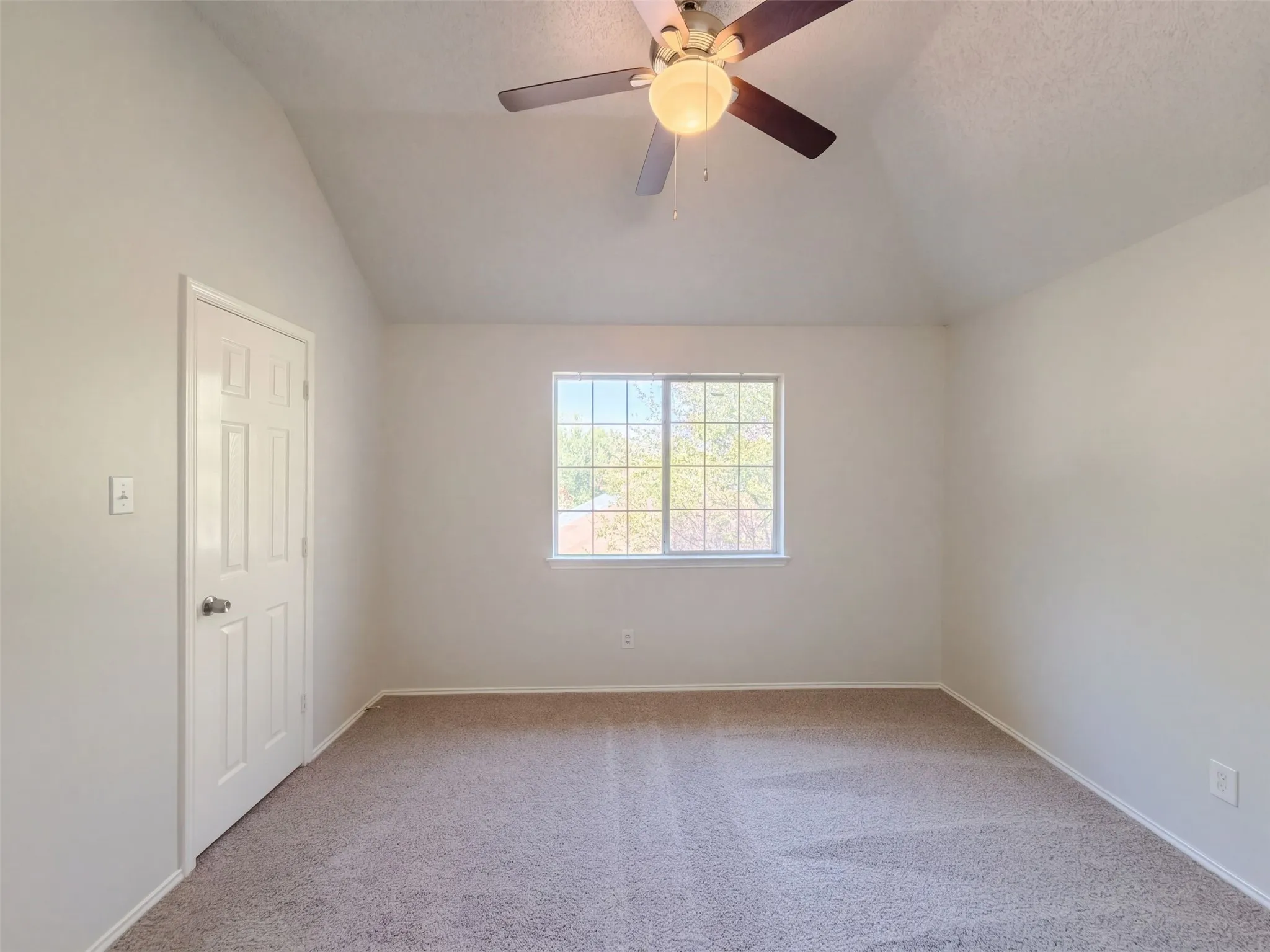 Single Family Residence For Sale in Dallas County , 708 Fall Wheat Drive, De Soto, Texas 75115, 3 Bedroom, 4 Bathroom, 2 Garage spaces, 2,130 Sqft, built in 1990, mls#21410165, Real Estate Agent in De Soto, Homes For Sale in Dallas county, Homes For Sale in De Soto, Realtor in De Soto Texas, Real Estate Brokerage Independent Realty Texas, Luminita Cordes Realtor