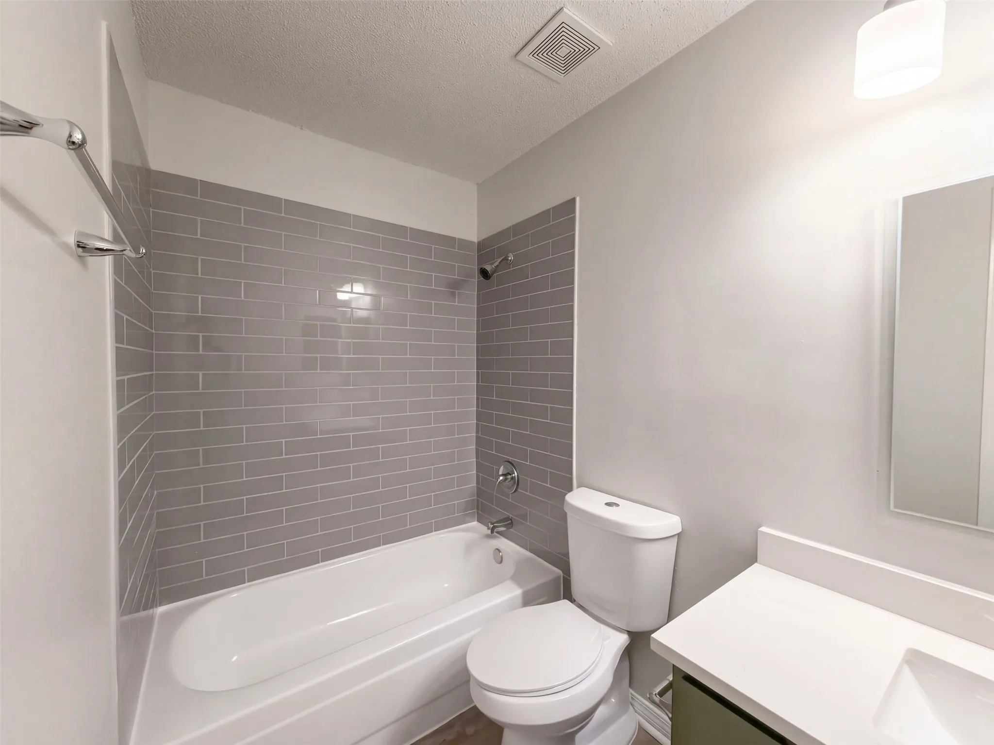 Single Family Residence For Sale in Dallas County , 708 Fall Wheat Drive, De Soto, Texas 75115, 3 Bedroom, 4 Bathroom, 2 Garage spaces, 2,130 Sqft, built in 1990, mls#21410165, Real Estate Agent in De Soto, Homes For Sale in Dallas county, Homes For Sale in De Soto, Realtor in De Soto Texas, Real Estate Brokerage Independent Realty Texas, Luminita Cordes Realtor