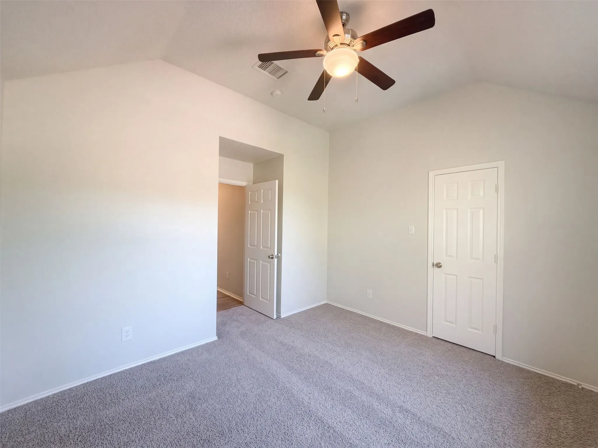 Single Family Residence For Sale in Dallas County , 708 Fall Wheat Drive, De Soto, Texas 75115, 3 Bedroom, 4 Bathroom, 2 Garage spaces, 2,130 Sqft, built in 1990, mls#21410165, Real Estate Agent in De Soto, Homes For Sale in Dallas county, Homes For Sale in De Soto, Realtor in De Soto Texas, Real Estate Brokerage Independent Realty Texas, Luminita Cordes Realtor