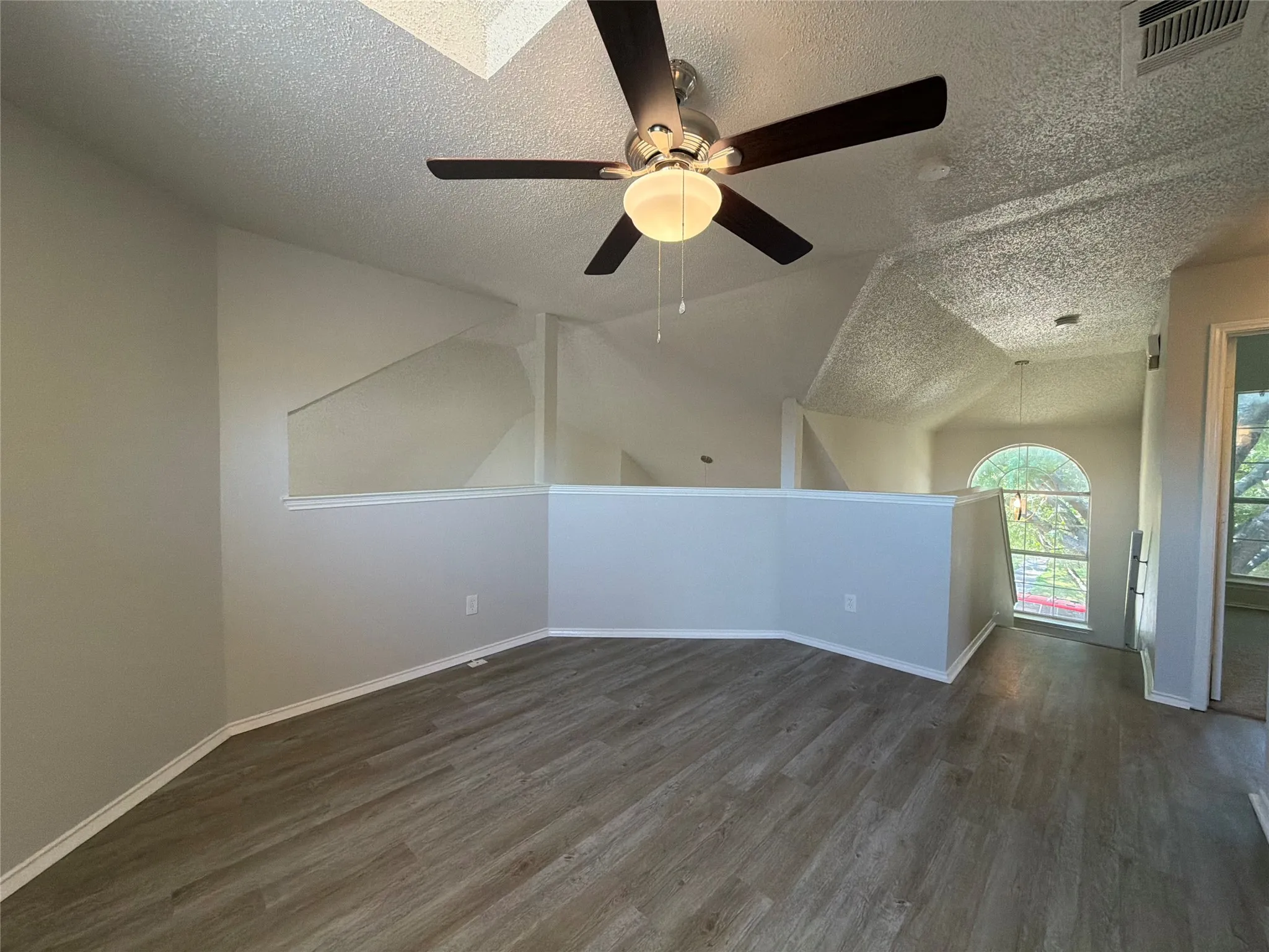 Single Family Residence For Sale in Dallas County , 708 Fall Wheat Drive, De Soto, Texas 75115, 3 Bedroom, 4 Bathroom, 2 Garage spaces, 2,130 Sqft, built in 1990, mls#21410165, Real Estate Agent in De Soto, Homes For Sale in Dallas county, Homes For Sale in De Soto, Realtor in De Soto Texas, Real Estate Brokerage Independent Realty Texas, Luminita Cordes Realtor