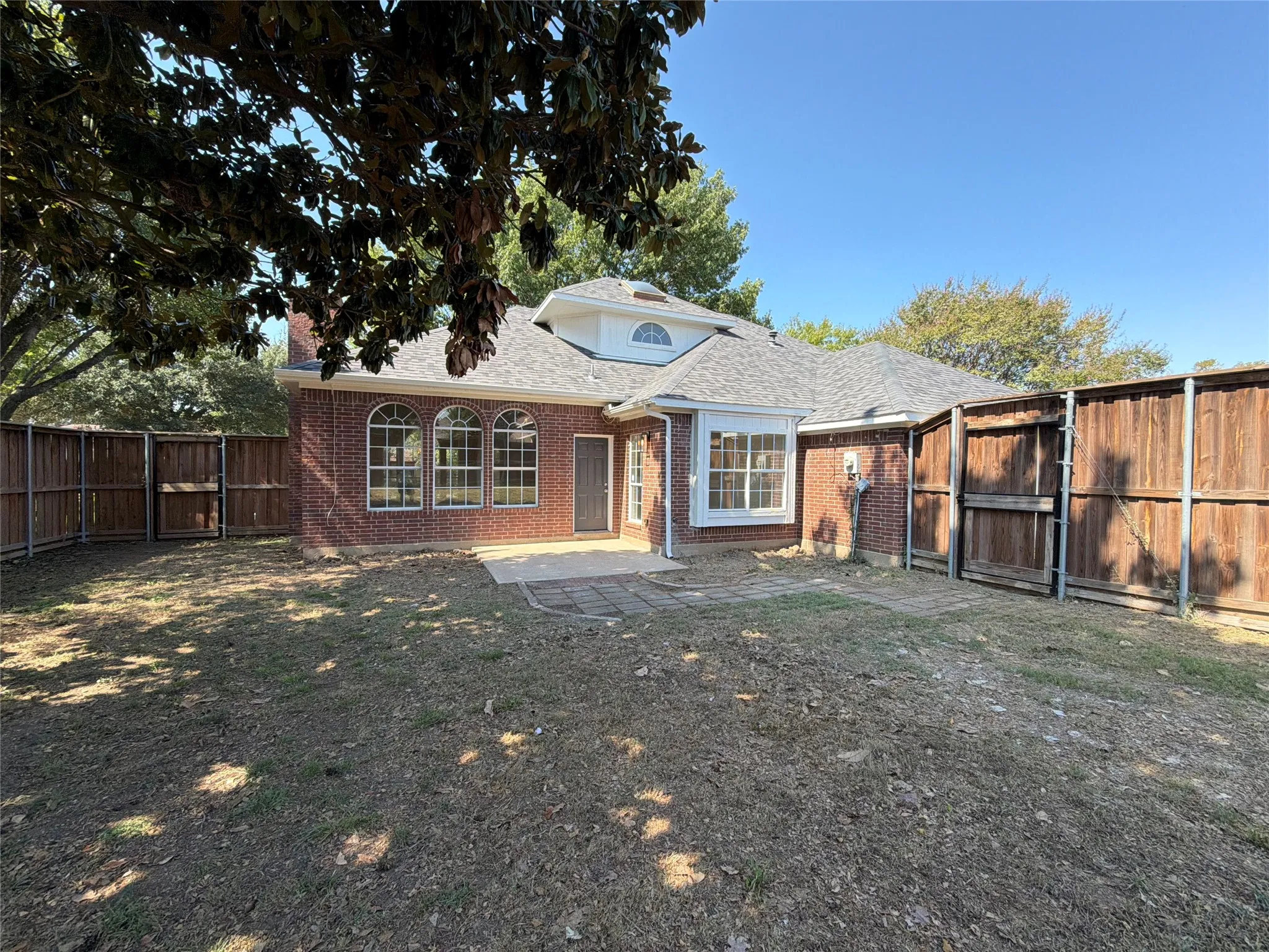 Single Family Residence For Sale in Dallas County , 708 Fall Wheat Drive, De Soto, Texas 75115, 3 Bedroom, 4 Bathroom, 2 Garage spaces, 2,130 Sqft, built in 1990, mls#21410165, Real Estate Agent in De Soto, Homes For Sale in Dallas county, Homes For Sale in De Soto, Realtor in De Soto Texas, Real Estate Brokerage Independent Realty Texas, Luminita Cordes Realtor