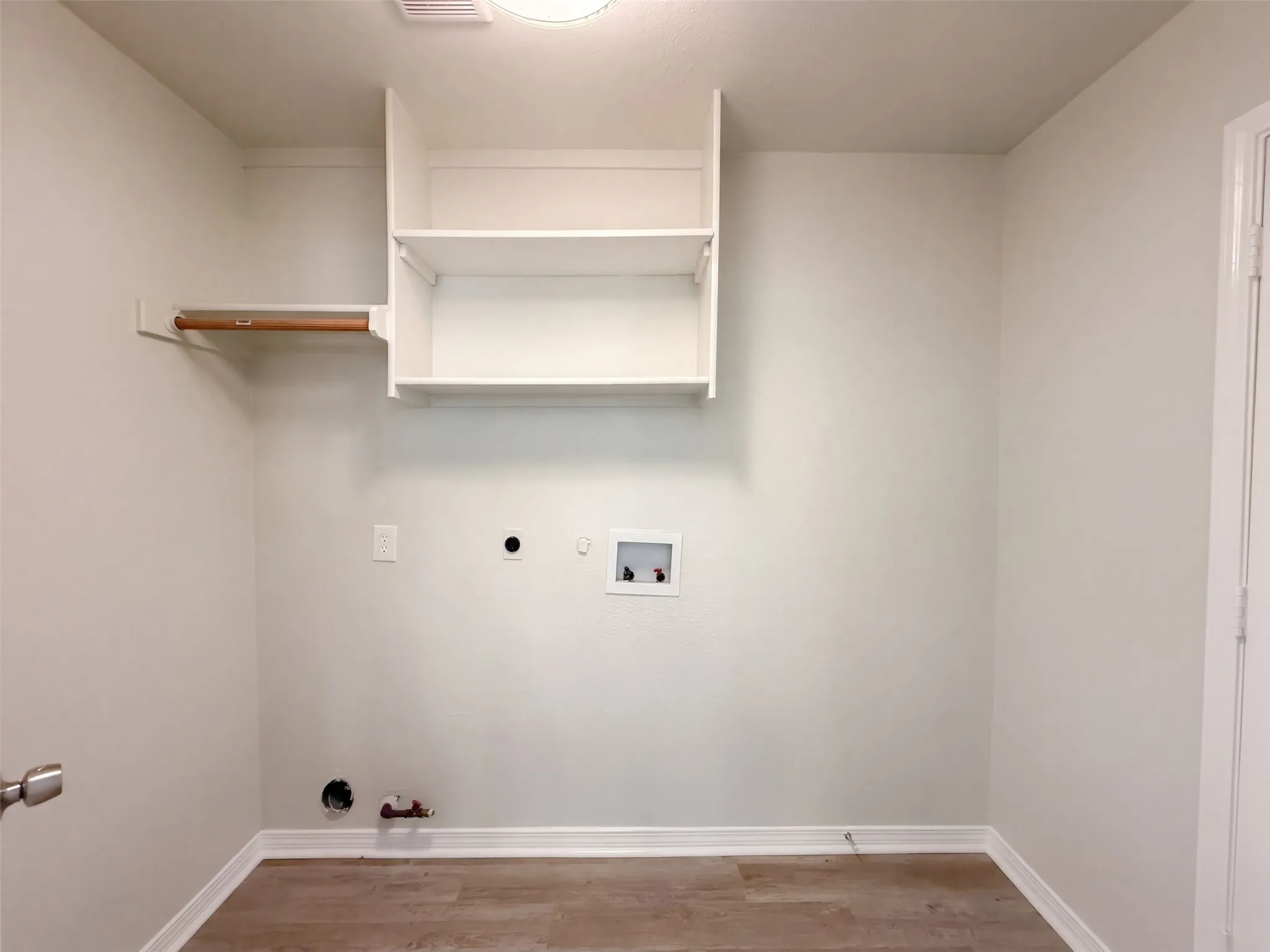 Single Family Residence For Sale in Dallas County , 708 Fall Wheat Drive, De Soto, Texas 75115, 3 Bedroom, 4 Bathroom, 2 Garage spaces, 2,130 Sqft, built in 1990, mls#21410165, Real Estate Agent in De Soto, Homes For Sale in Dallas county, Homes For Sale in De Soto, Realtor in De Soto Texas, Real Estate Brokerage Independent Realty Texas, Luminita Cordes Realtor