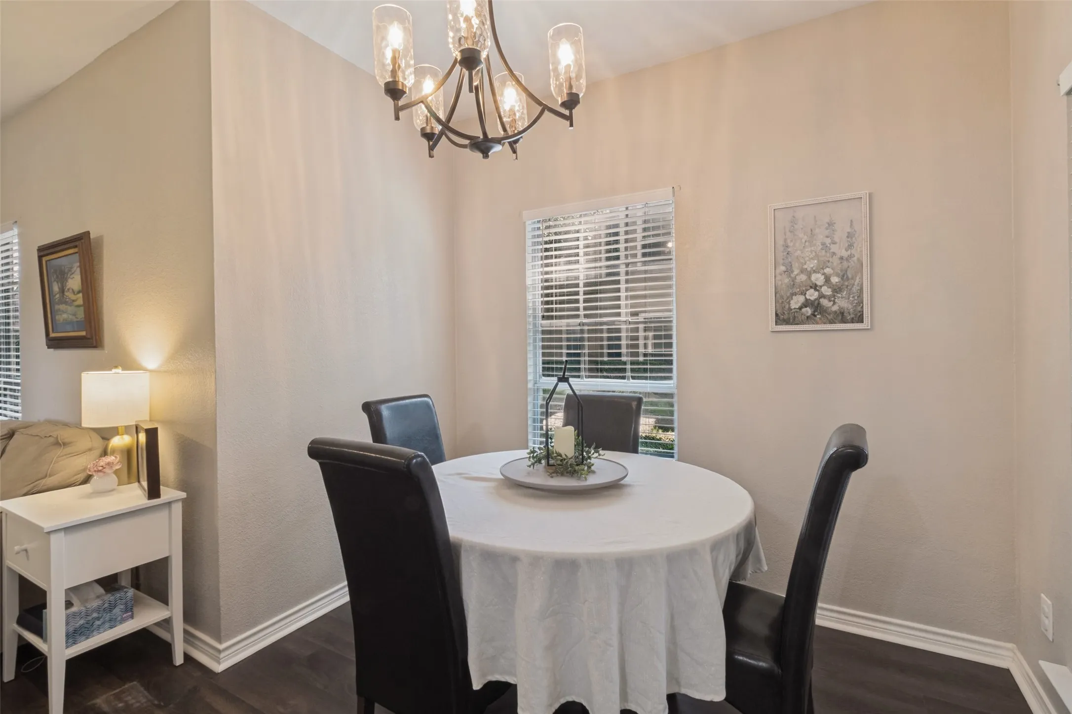 Condominium For Sale in Dallas County , 8600 Coppertowne Lane 600, Dallas, Texas 75243, 2 Bedroom, 2 Bathroom, Garage spaces, 977 Sqft, built in 1982, mls#21408643, Real Estate Agent in Dallas, Homes For Sale in Dallas county, Homes For Sale in Dallas, Realtor in Dallas Texas, Real Estate Brokerage Independent Realty Texas, Luminita Cordes Realtor
