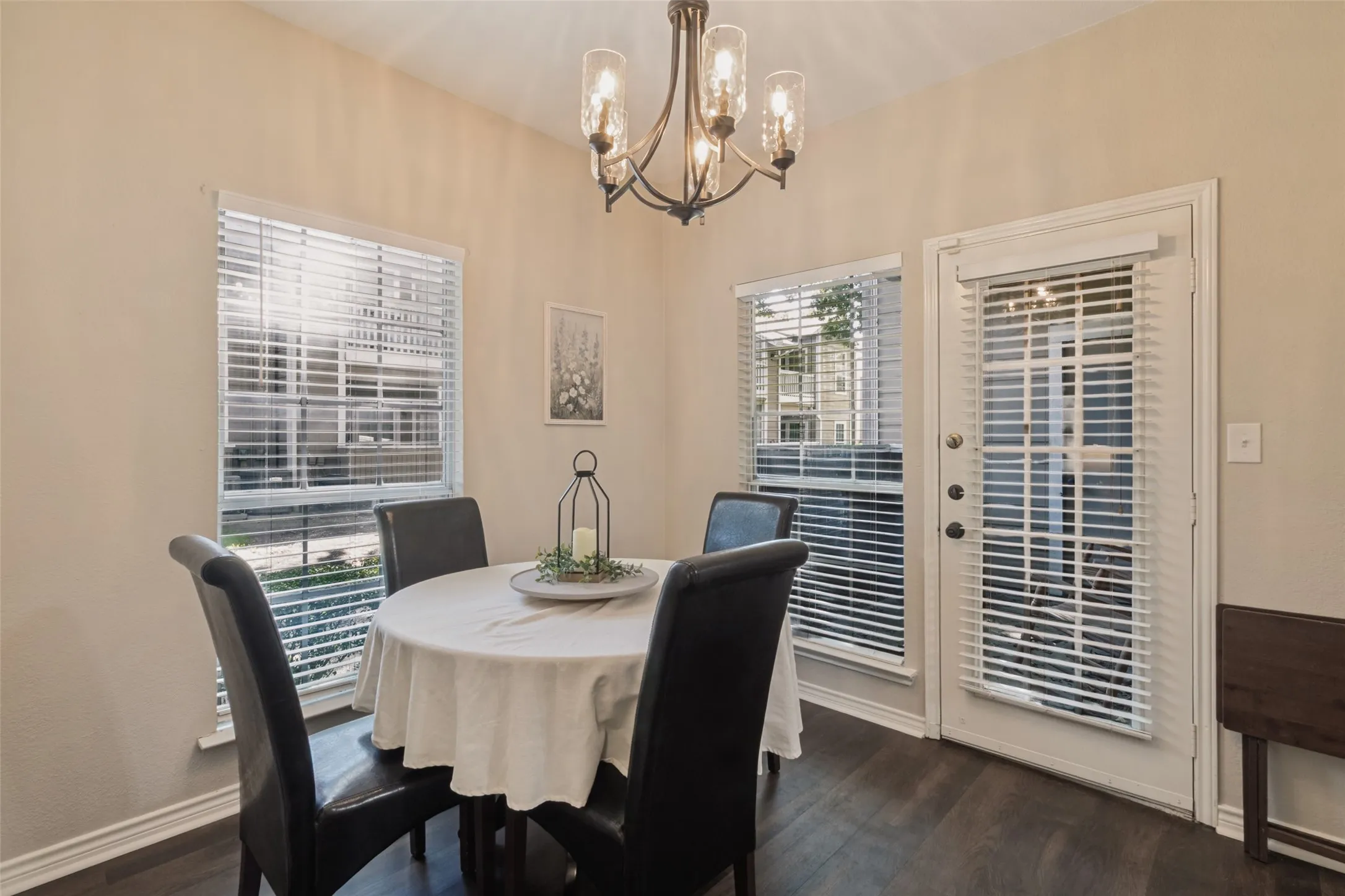 Condominium For Sale in Dallas County , 8600 Coppertowne Lane 600, Dallas, Texas 75243, 2 Bedroom, 2 Bathroom, Garage spaces, 977 Sqft, built in 1982, mls#21408643, Real Estate Agent in Dallas, Homes For Sale in Dallas county, Homes For Sale in Dallas, Realtor in Dallas Texas, Real Estate Brokerage Independent Realty Texas, Luminita Cordes Realtor