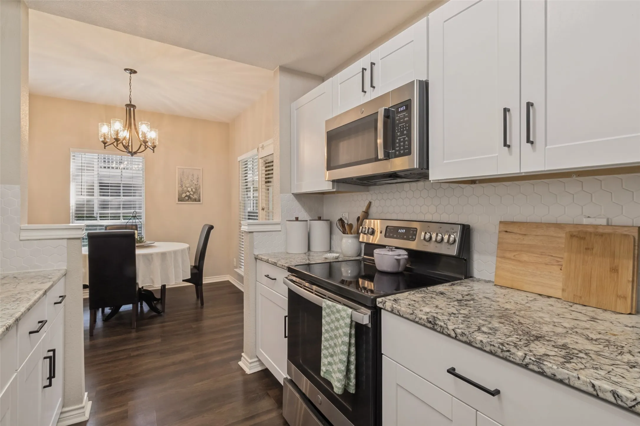 Condominium For Sale in Dallas County , 8600 Coppertowne Lane 600, Dallas, Texas 75243, 2 Bedroom, 2 Bathroom, Garage spaces, 977 Sqft, built in 1982, mls#21408643, Real Estate Agent in Dallas, Homes For Sale in Dallas county, Homes For Sale in Dallas, Realtor in Dallas Texas, Real Estate Brokerage Independent Realty Texas, Luminita Cordes Realtor