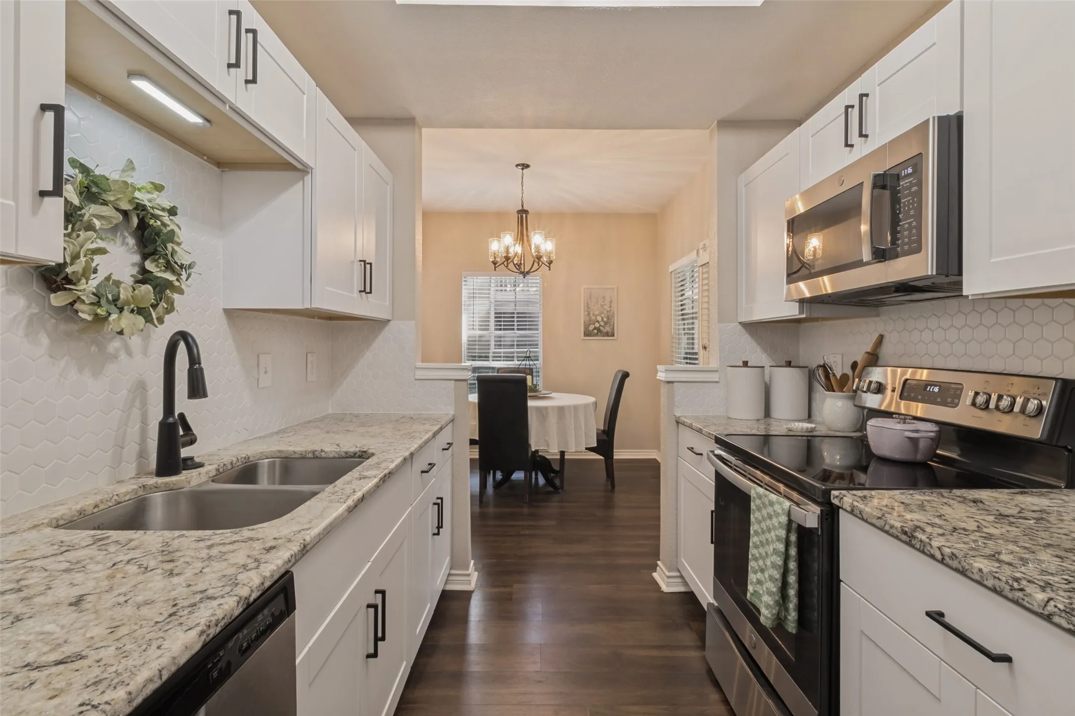 Condominium For Sale in Dallas County , 8600 Coppertowne Lane 600, Dallas, Texas 75243, 2 Bedroom, 2 Bathroom, Garage spaces, 977 Sqft, built in 1982, mls#21408643, Real Estate Agent in Dallas, Homes For Sale in Dallas county, Homes For Sale in Dallas, Realtor in Dallas Texas, Real Estate Brokerage Independent Realty Texas, Luminita Cordes Realtor