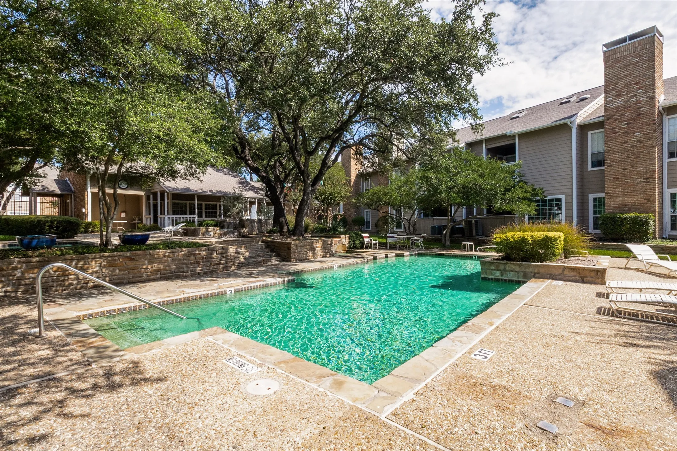 Condominium For Sale in Dallas County , 8600 Coppertowne Lane 600, Dallas, Texas 75243, 2 Bedroom, 2 Bathroom, Garage spaces, 977 Sqft, built in 1982, mls#21408643, Real Estate Agent in Dallas, Homes For Sale in Dallas county, Homes For Sale in Dallas, Realtor in Dallas Texas, Real Estate Brokerage Independent Realty Texas, Luminita Cordes Realtor