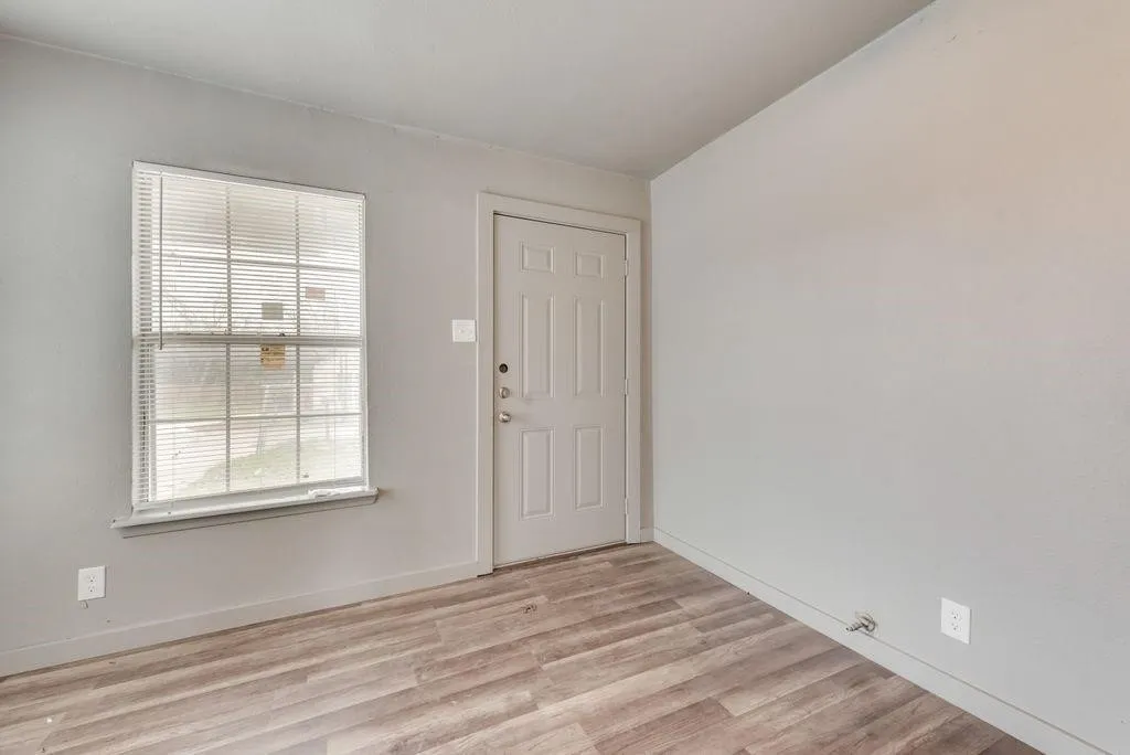 Single Family Residence For Rent in Dallas County , 4414 Cinda Ree Lane, Dallas, Texas 75216, 4 Bedroom, 2 Bathroom, Garage spaces, 962 Sqft, built in 1950, mls#21404436, Real Estate Agent in Dallas, Homes For Rent in Dallas county, Homes For Rent in Dallas, Realtor in Dallas Texas, Real Estate Brokerage Independent Realty Texas, Luminita Cordes Realtor