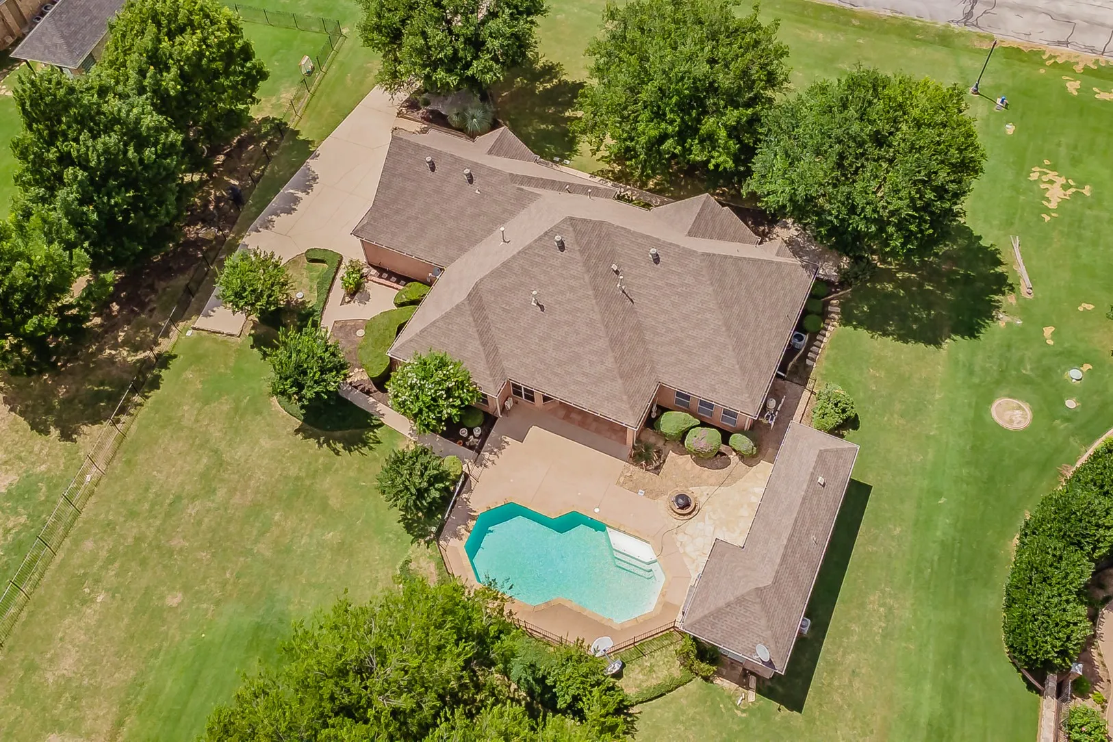 Single Family Residence For Sale in Tarrant County , 1049 Van Zandt Court, Haslet, Texas 76052, 4 Bedroom, 4 Bathroom, 3 Garage spaces, 3,229 Sqft, built in 1998, mls#21410248, Real Estate Agent in Haslet, Homes For Sale in Tarrant county, Homes For Sale in Haslet, Realtor in Haslet Texas, Real Estate Brokerage Independent Realty Texas, Luminita Cordes Realtor