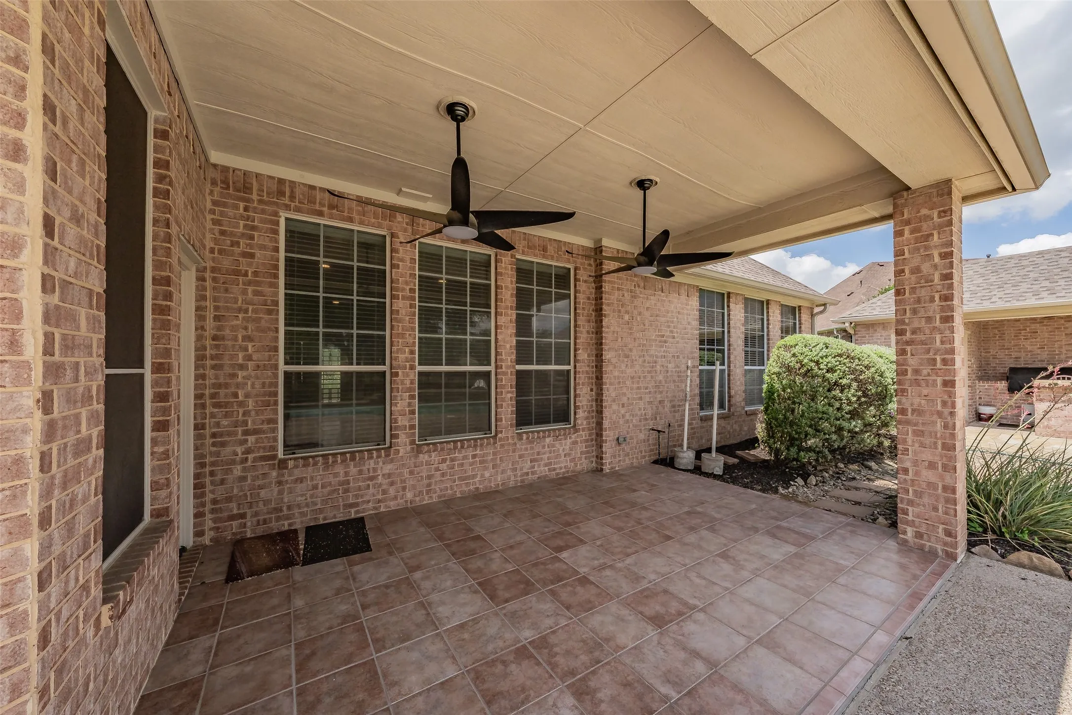 Single Family Residence For Sale in Tarrant County , 1049 Van Zandt Court, Haslet, Texas 76052, 4 Bedroom, 4 Bathroom, 3 Garage spaces, 3,229 Sqft, built in 1998, mls#21410248, Real Estate Agent in Haslet, Homes For Sale in Tarrant county, Homes For Sale in Haslet, Realtor in Haslet Texas, Real Estate Brokerage Independent Realty Texas, Luminita Cordes Realtor