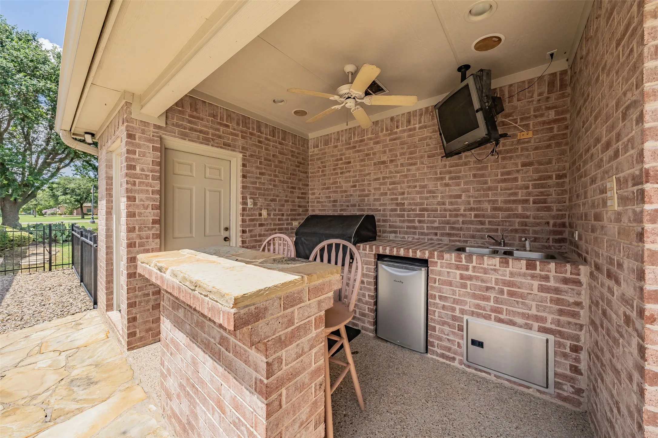 Single Family Residence For Sale in Tarrant County , 1049 Van Zandt Court, Haslet, Texas 76052, 4 Bedroom, 4 Bathroom, 3 Garage spaces, 3,229 Sqft, built in 1998, mls#21410248, Real Estate Agent in Haslet, Homes For Sale in Tarrant county, Homes For Sale in Haslet, Realtor in Haslet Texas, Real Estate Brokerage Independent Realty Texas, Luminita Cordes Realtor
