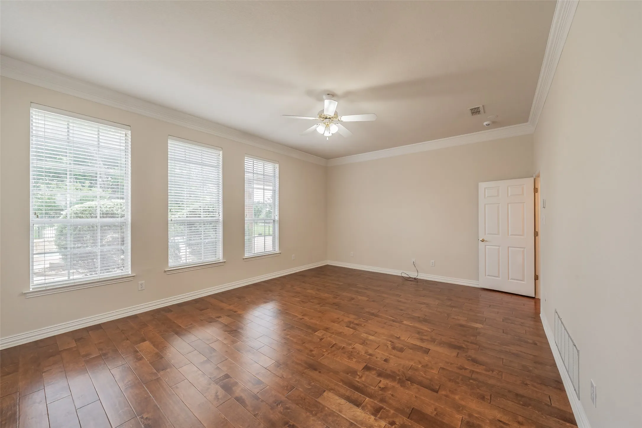 Single Family Residence For Sale in Tarrant County , 1049 Van Zandt Court, Haslet, Texas 76052, 4 Bedroom, 4 Bathroom, 3 Garage spaces, 3,229 Sqft, built in 1998, mls#21410248, Real Estate Agent in Haslet, Homes For Sale in Tarrant county, Homes For Sale in Haslet, Realtor in Haslet Texas, Real Estate Brokerage Independent Realty Texas, Luminita Cordes Realtor