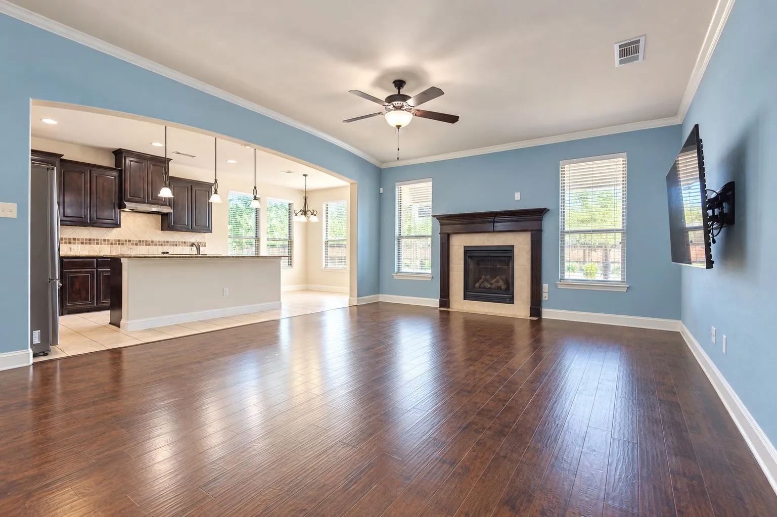 Single Family Residence For Rent in Ellis County , 3814 Hyde Park Drive, Midlothian, Texas 76065, 4 Bedroom, 3 Bathroom, 2 Garage spaces, 2,921 Sqft, built in 2015, mls#21410250, Real Estate Agent in Midlothian, Homes For Rent in Ellis county, Homes For Rent in Midlothian, Realtor in Midlothian Texas, Real Estate Brokerage Independent Realty Texas, Luminita Cordes Realtor