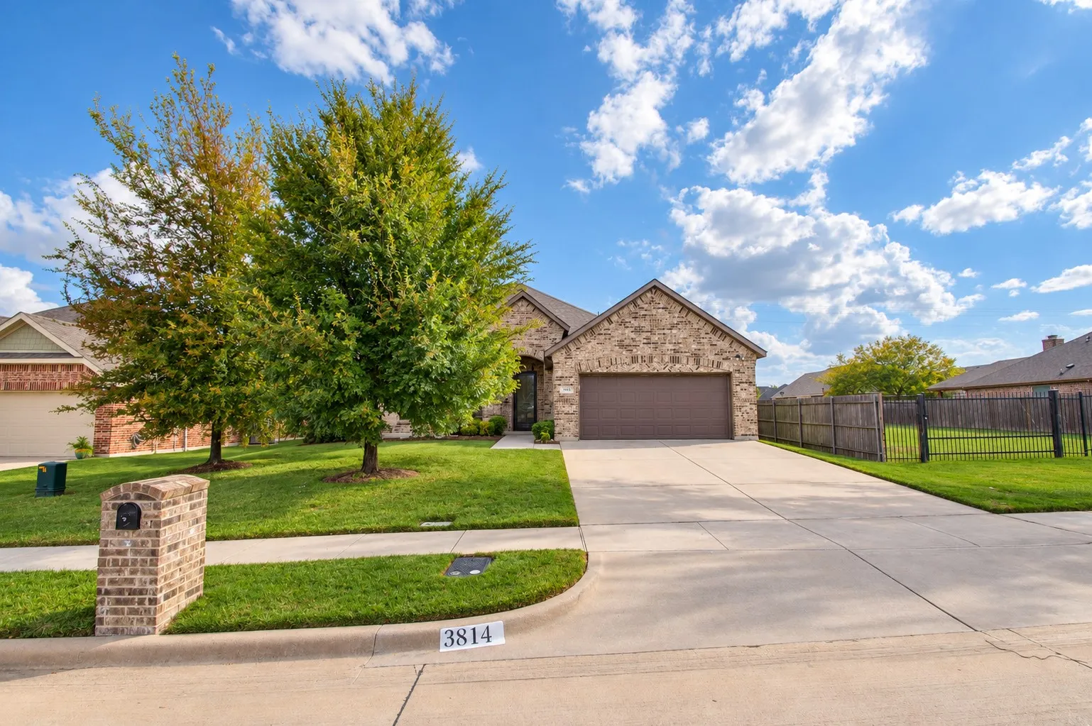 Single Family Residence For Rent in Ellis County , 3814 Hyde Park Drive, Midlothian, Texas 76065, 4 Bedroom, 3 Bathroom, 2 Garage spaces, 2,921 Sqft, built in 2015, mls#21410250, Real Estate Agent in Midlothian, Homes For Rent in Ellis county, Homes For Rent in Midlothian, Realtor in Midlothian Texas, Real Estate Brokerage Independent Realty Texas, Luminita Cordes Realtor