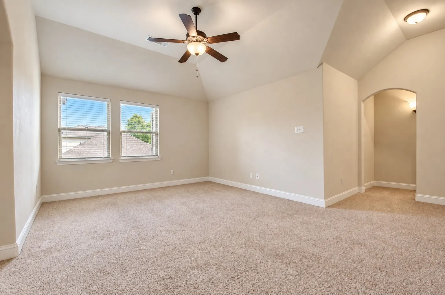 Single Family Residence For Rent in Ellis County , 3814 Hyde Park Drive, Midlothian, Texas 76065, 4 Bedroom, 3 Bathroom, 2 Garage spaces, 2,921 Sqft, built in 2015, mls#21410250, Real Estate Agent in Midlothian, Homes For Rent in Ellis county, Homes For Rent in Midlothian, Realtor in Midlothian Texas, Real Estate Brokerage Independent Realty Texas, Luminita Cordes Realtor