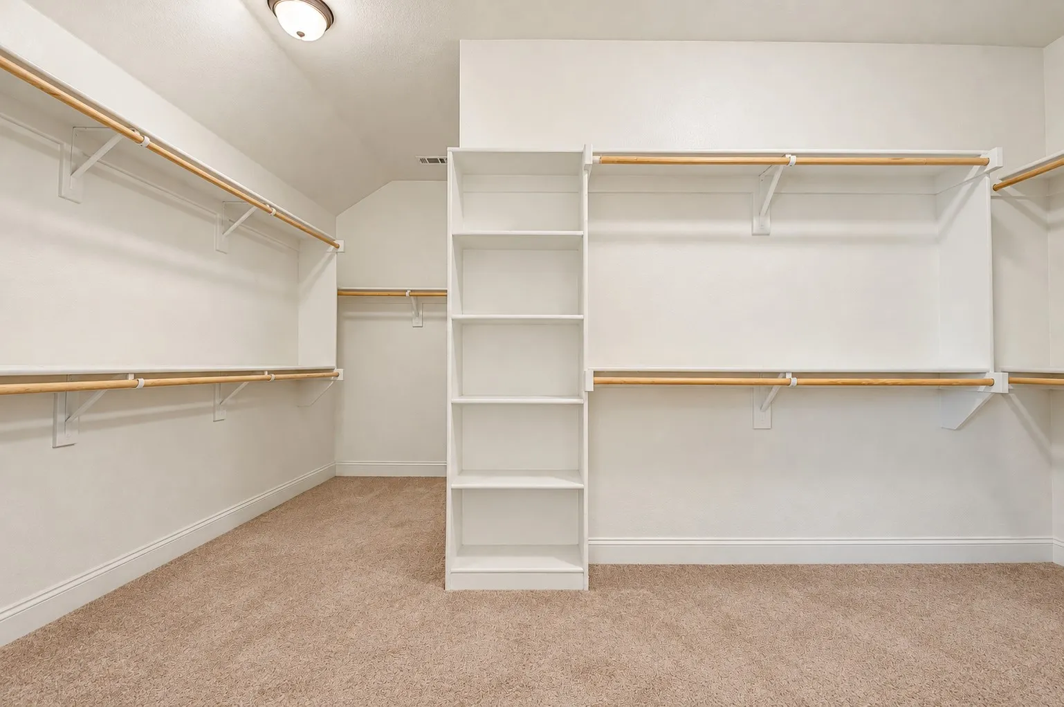 Single Family Residence For Rent in Ellis County , 3814 Hyde Park Drive, Midlothian, Texas 76065, 4 Bedroom, 3 Bathroom, 2 Garage spaces, 2,921 Sqft, built in 2015, mls#21410250, Real Estate Agent in Midlothian, Homes For Rent in Ellis county, Homes For Rent in Midlothian, Realtor in Midlothian Texas, Real Estate Brokerage Independent Realty Texas, Luminita Cordes Realtor