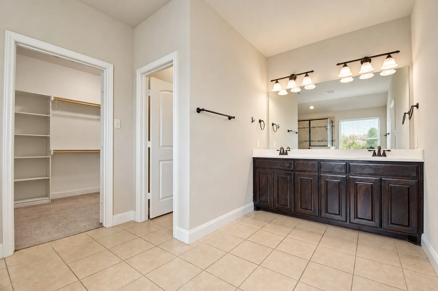 Single Family Residence For Rent in Ellis County , 3814 Hyde Park Drive, Midlothian, Texas 76065, 4 Bedroom, 3 Bathroom, 2 Garage spaces, 2,921 Sqft, built in 2015, mls#21410250, Real Estate Agent in Midlothian, Homes For Rent in Ellis county, Homes For Rent in Midlothian, Realtor in Midlothian Texas, Real Estate Brokerage Independent Realty Texas, Luminita Cordes Realtor