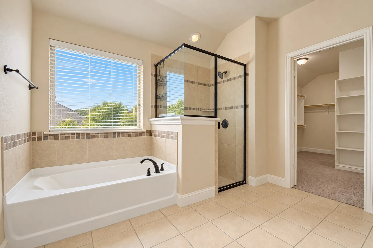 Single Family Residence For Rent in Ellis County , 3814 Hyde Park Drive, Midlothian, Texas 76065, 4 Bedroom, 3 Bathroom, 2 Garage spaces, 2,921 Sqft, built in 2015, mls#21410250, Real Estate Agent in Midlothian, Homes For Rent in Ellis county, Homes For Rent in Midlothian, Realtor in Midlothian Texas, Real Estate Brokerage Independent Realty Texas, Luminita Cordes Realtor