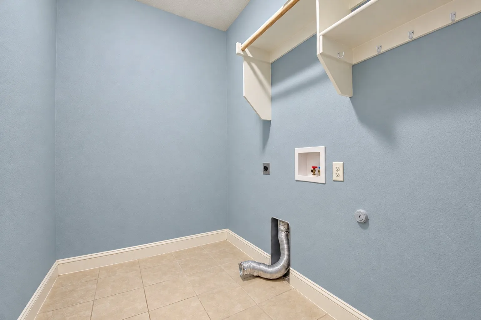 Single Family Residence For Rent in Ellis County , 3814 Hyde Park Drive, Midlothian, Texas 76065, 4 Bedroom, 3 Bathroom, 2 Garage spaces, 2,921 Sqft, built in 2015, mls#21410250, Real Estate Agent in Midlothian, Homes For Rent in Ellis county, Homes For Rent in Midlothian, Realtor in Midlothian Texas, Real Estate Brokerage Independent Realty Texas, Luminita Cordes Realtor