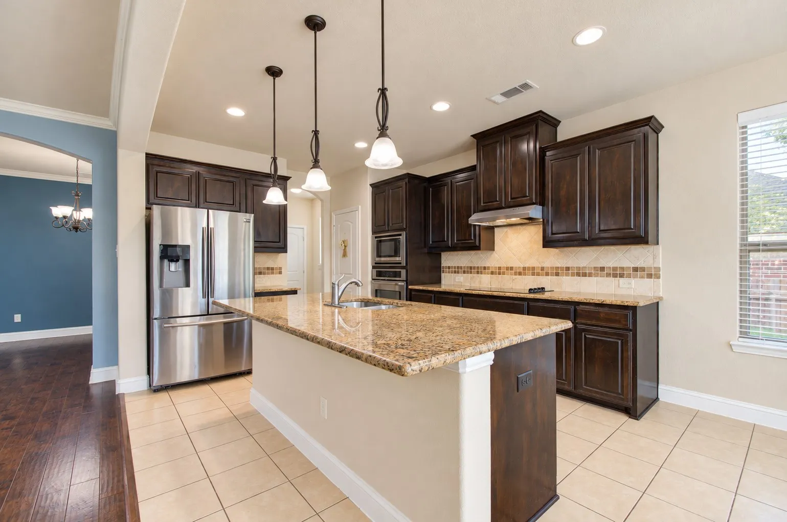 Single Family Residence For Rent in Ellis County , 3814 Hyde Park Drive, Midlothian, Texas 76065, 4 Bedroom, 3 Bathroom, 2 Garage spaces, 2,921 Sqft, built in 2015, mls#21410250, Real Estate Agent in Midlothian, Homes For Rent in Ellis county, Homes For Rent in Midlothian, Realtor in Midlothian Texas, Real Estate Brokerage Independent Realty Texas, Luminita Cordes Realtor