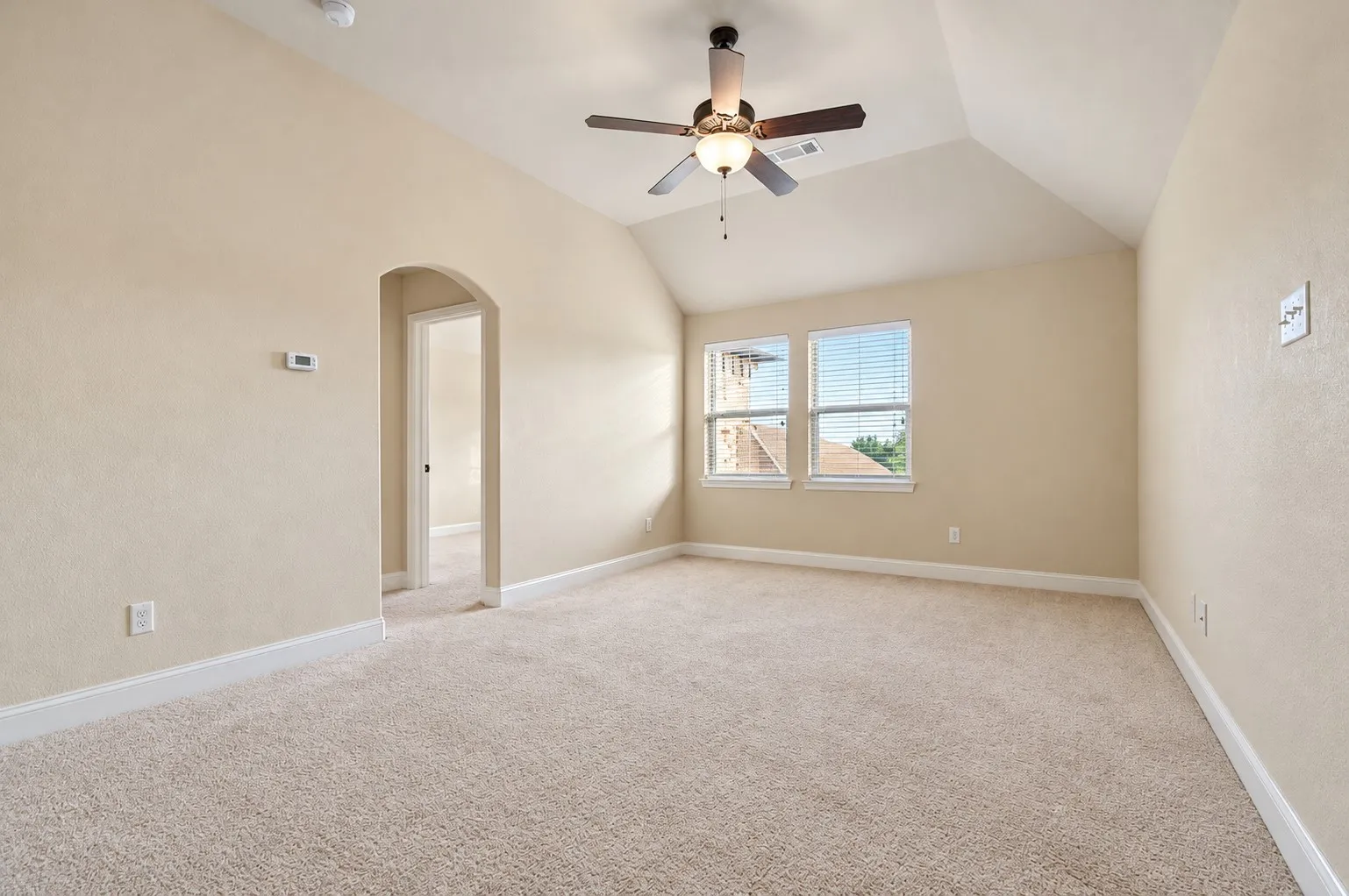 Single Family Residence For Rent in Ellis County , 3814 Hyde Park Drive, Midlothian, Texas 76065, 4 Bedroom, 3 Bathroom, 2 Garage spaces, 2,921 Sqft, built in 2015, mls#21410250, Real Estate Agent in Midlothian, Homes For Rent in Ellis county, Homes For Rent in Midlothian, Realtor in Midlothian Texas, Real Estate Brokerage Independent Realty Texas, Luminita Cordes Realtor