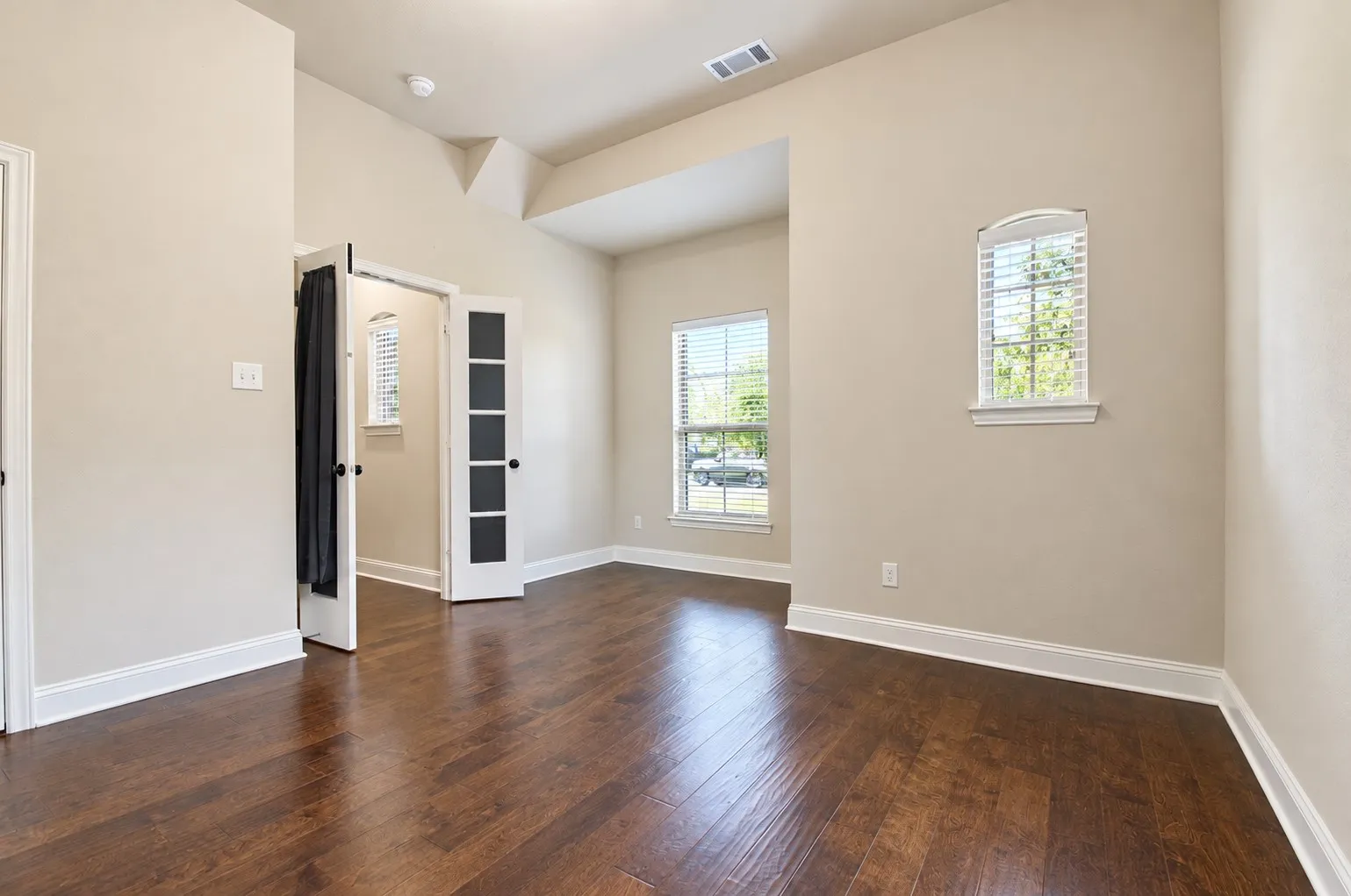 Single Family Residence For Rent in Ellis County , 3814 Hyde Park Drive, Midlothian, Texas 76065, 4 Bedroom, 3 Bathroom, 2 Garage spaces, 2,921 Sqft, built in 2015, mls#21410250, Real Estate Agent in Midlothian, Homes For Rent in Ellis county, Homes For Rent in Midlothian, Realtor in Midlothian Texas, Real Estate Brokerage Independent Realty Texas, Luminita Cordes Realtor