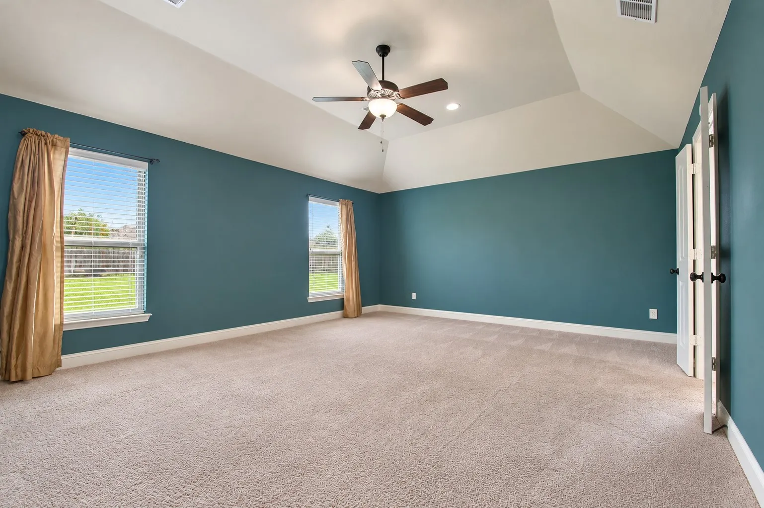 Single Family Residence For Rent in Ellis County , 3814 Hyde Park Drive, Midlothian, Texas 76065, 4 Bedroom, 3 Bathroom, 2 Garage spaces, 2,921 Sqft, built in 2015, mls#21410250, Real Estate Agent in Midlothian, Homes For Rent in Ellis county, Homes For Rent in Midlothian, Realtor in Midlothian Texas, Real Estate Brokerage Independent Realty Texas, Luminita Cordes Realtor