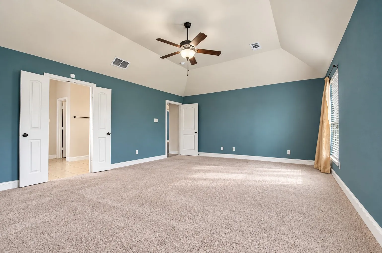 Single Family Residence For Rent in Ellis County , 3814 Hyde Park Drive, Midlothian, Texas 76065, 4 Bedroom, 3 Bathroom, 2 Garage spaces, 2,921 Sqft, built in 2015, mls#21410250, Real Estate Agent in Midlothian, Homes For Rent in Ellis county, Homes For Rent in Midlothian, Realtor in Midlothian Texas, Real Estate Brokerage Independent Realty Texas, Luminita Cordes Realtor