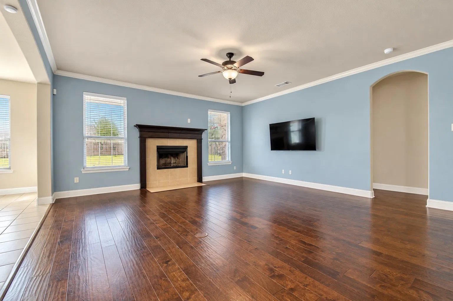 Single Family Residence For Rent in Ellis County , 3814 Hyde Park Drive, Midlothian, Texas 76065, 4 Bedroom, 3 Bathroom, 2 Garage spaces, 2,921 Sqft, built in 2015, mls#21410250, Real Estate Agent in Midlothian, Homes For Rent in Ellis county, Homes For Rent in Midlothian, Realtor in Midlothian Texas, Real Estate Brokerage Independent Realty Texas, Luminita Cordes Realtor