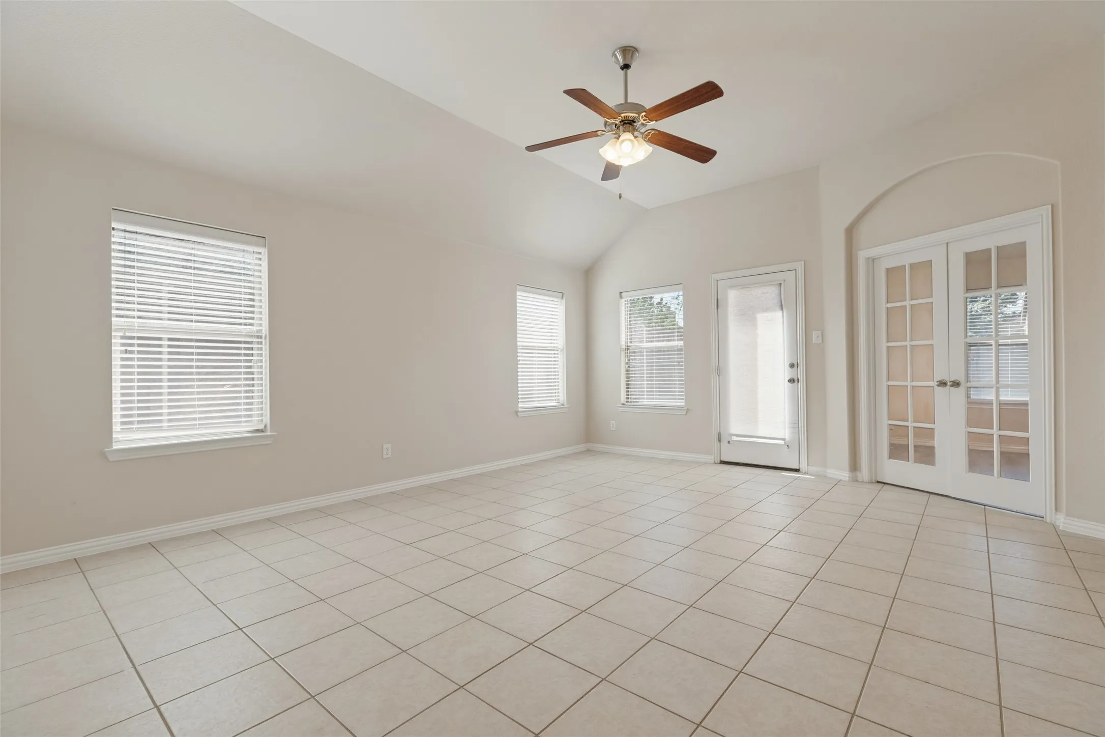 Single Family Residence For Rent in Denton County , 5012 Seashore Lane, Frisco, Texas 75036, 3 Bedroom, 2 Bathroom, 2 Garage spaces, 2,021 Sqft, built in 2012, mls#21396941, Real Estate Agent in Frisco, Homes For Rent in Denton county, Homes For Rent in Frisco, Realtor in Frisco Texas, Real Estate Brokerage Independent Realty Texas, Luminita Cordes Realtor